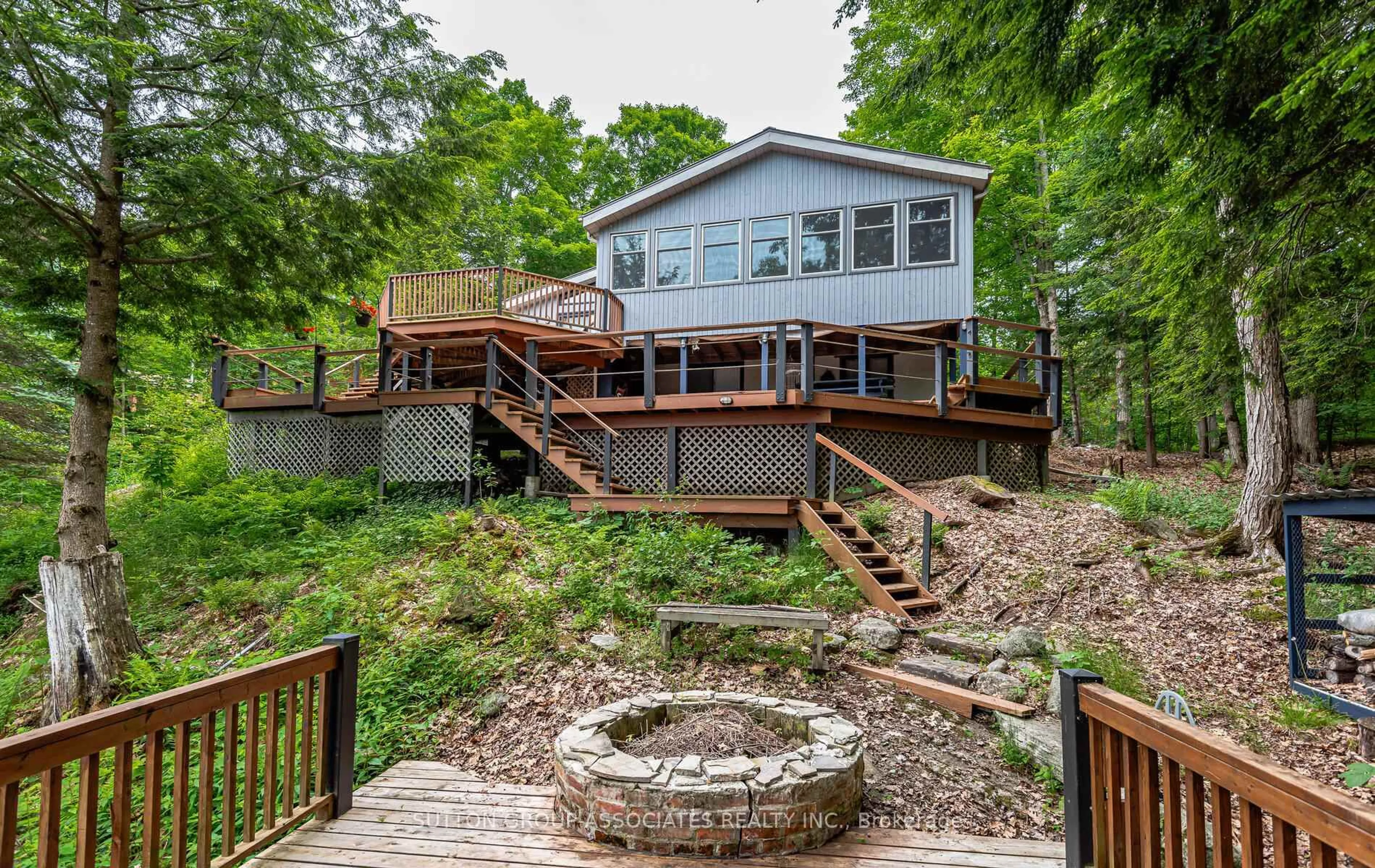 Patio, water/lake/river/ocean view for 1105 Butterfly Rd #5, Muskoka Lakes Ontario P0B 1J0