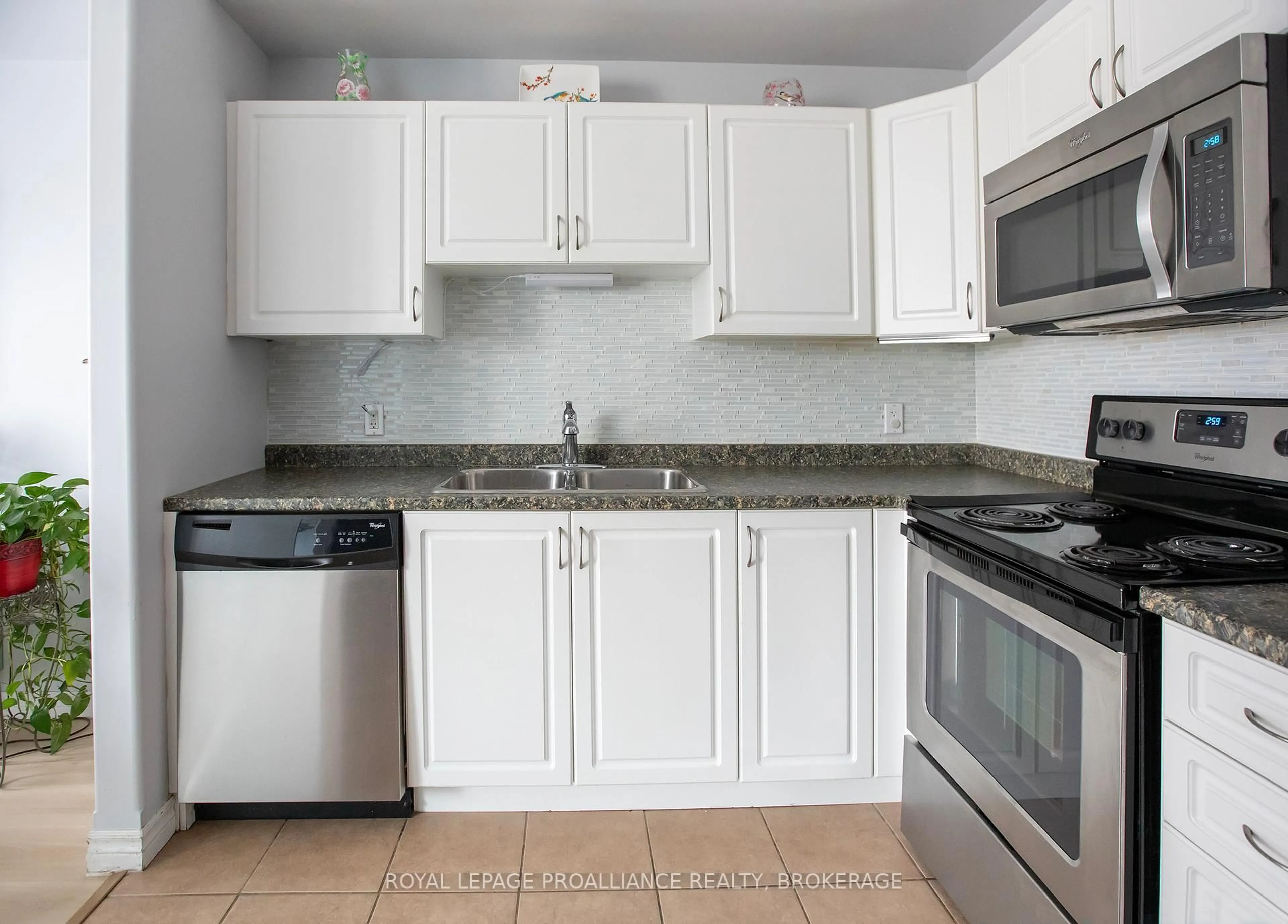 Standard kitchen, unknown for 875 Newmarket Lane, Kingston Ontario K7K 0C8