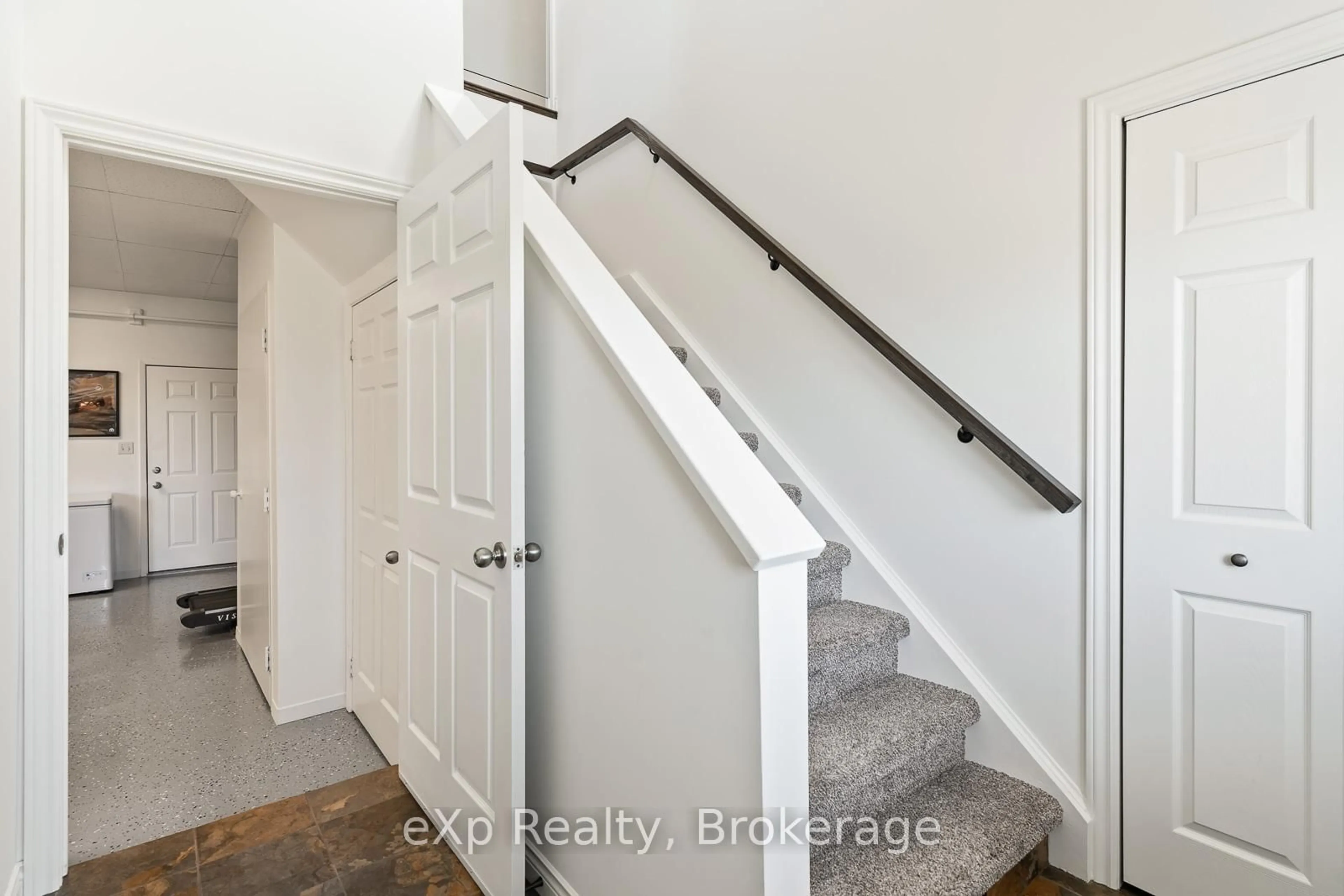 Indoor entryway for 900 Berford St, South Bruce Peninsula Ontario N0H 2T0