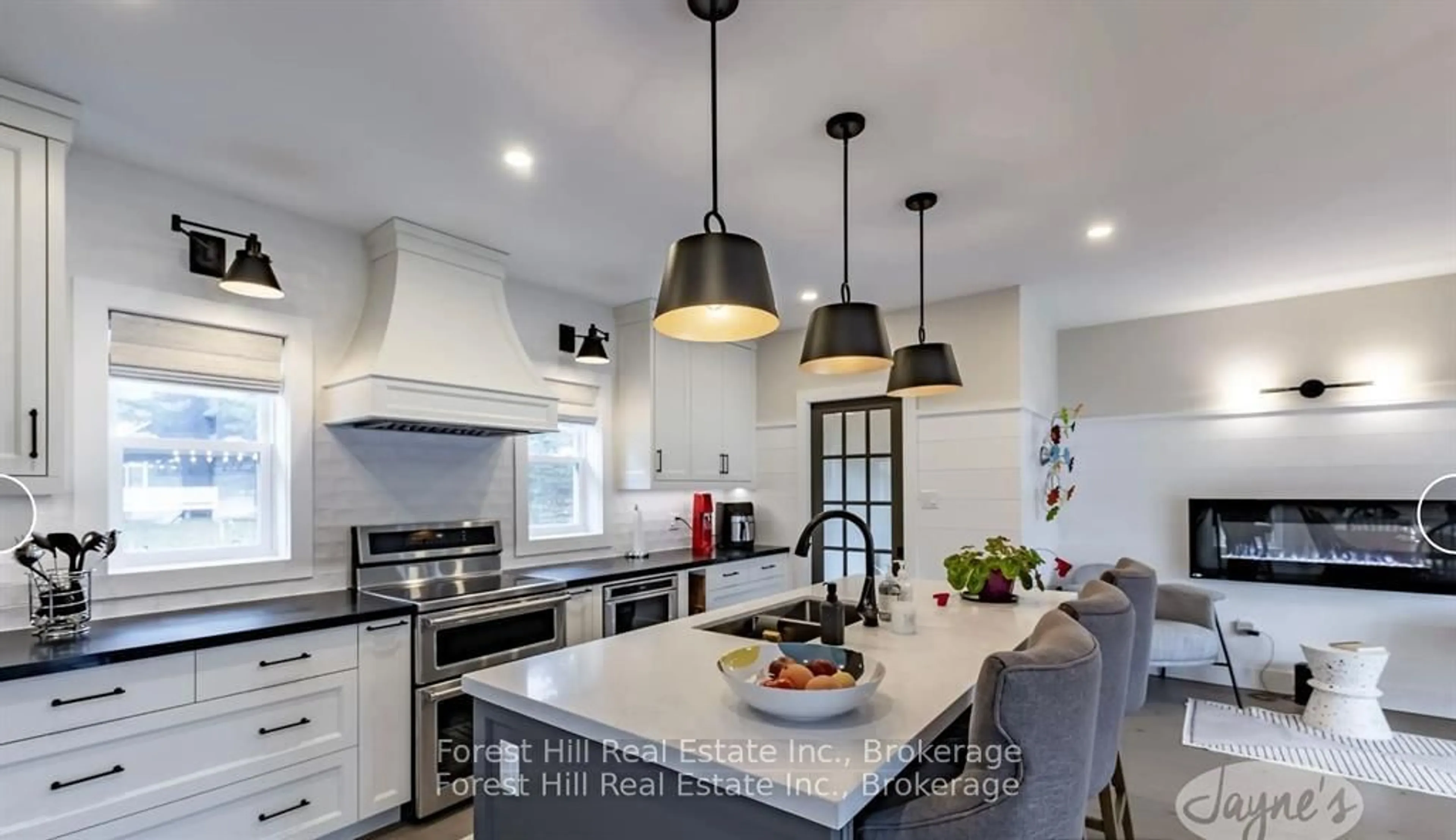 Contemporary kitchen, ceramic/tile floor for 26 Harris St, Muskoka Lakes Ontario P0B 1J0