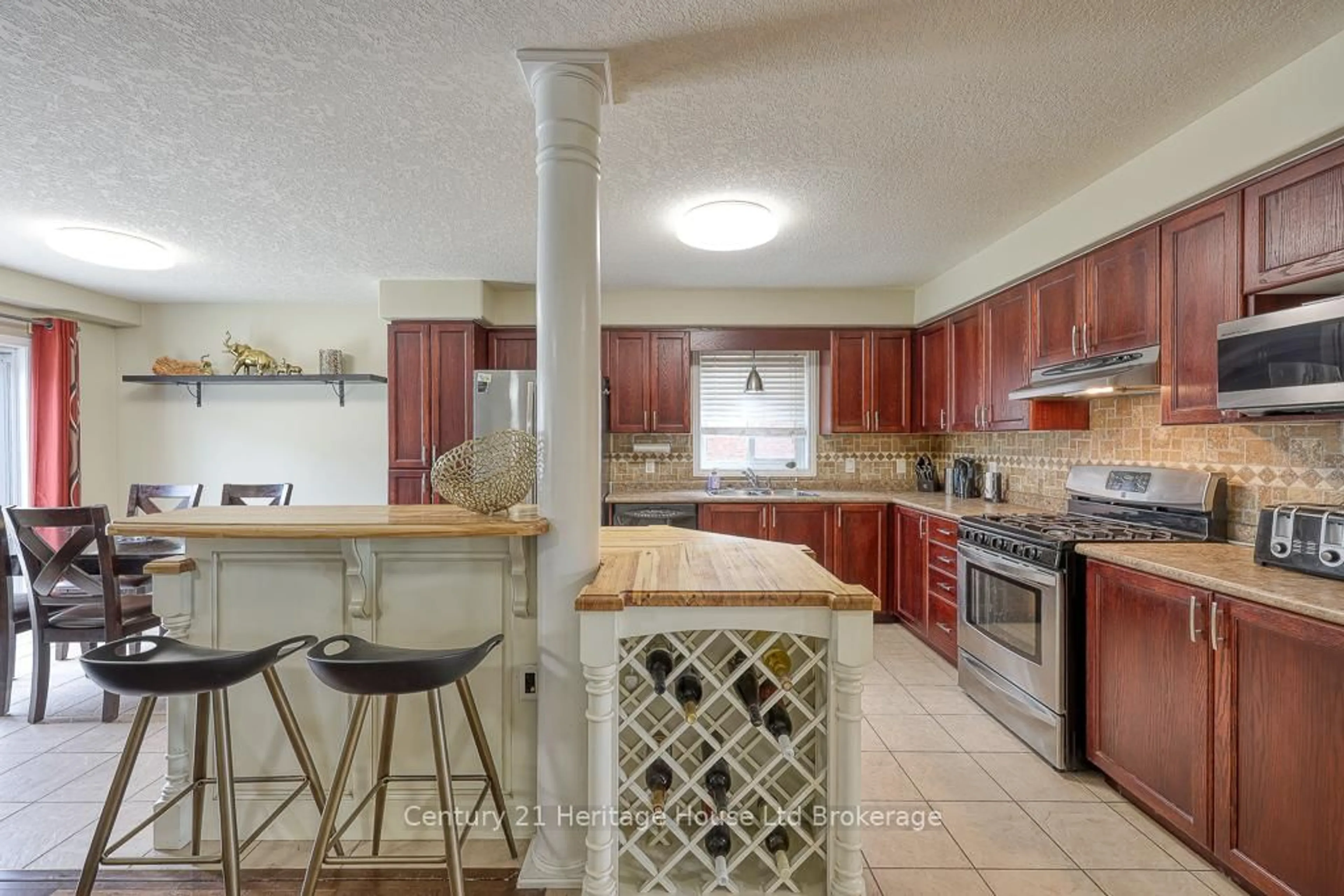 Open concept kitchen, ceramic/tile floor for 1079 Marquette Dr, Woodstock Ontario N4V 0A9