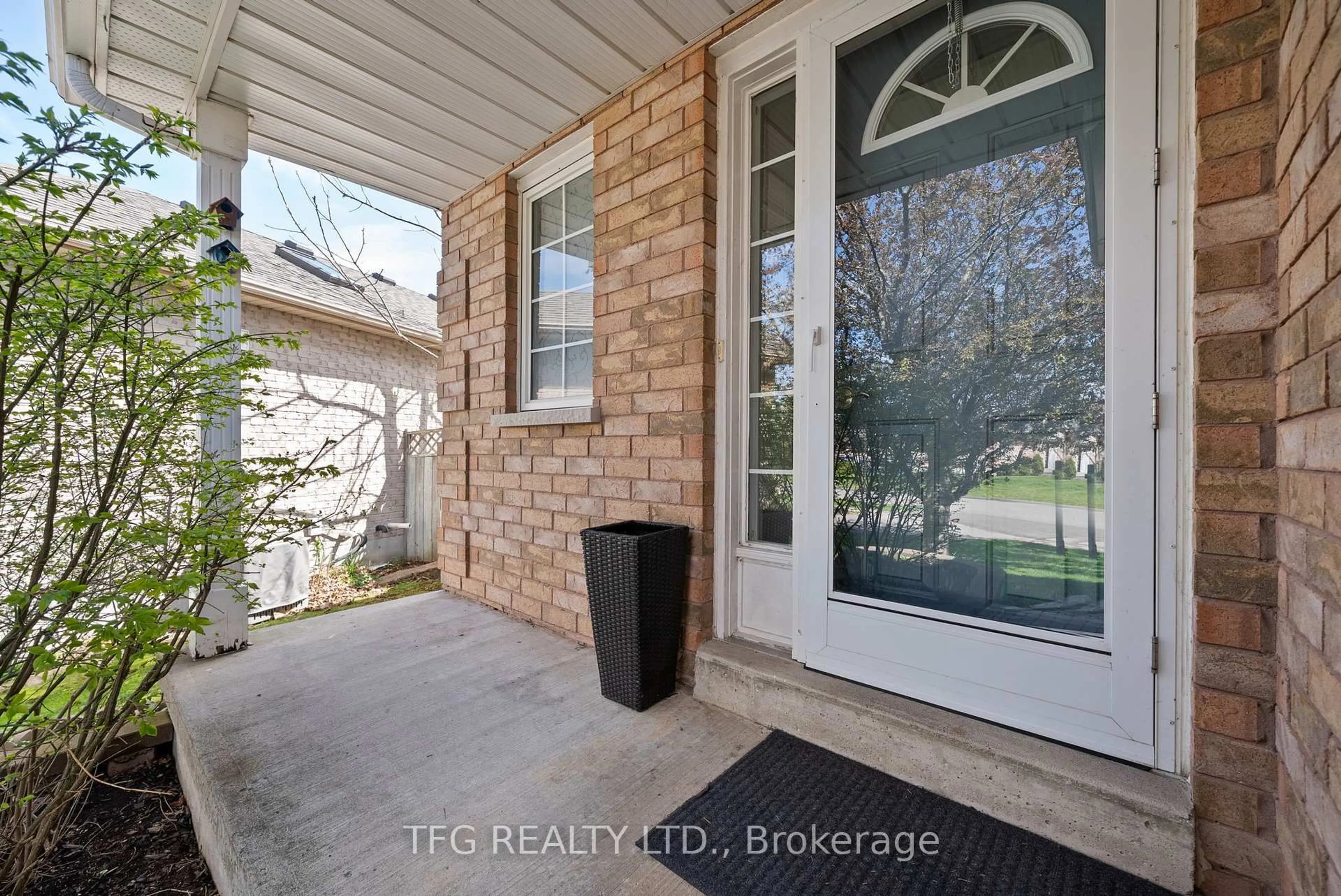 Indoor entryway for 535 Wilson Rd, Cobourg Ontario K9A 5P7