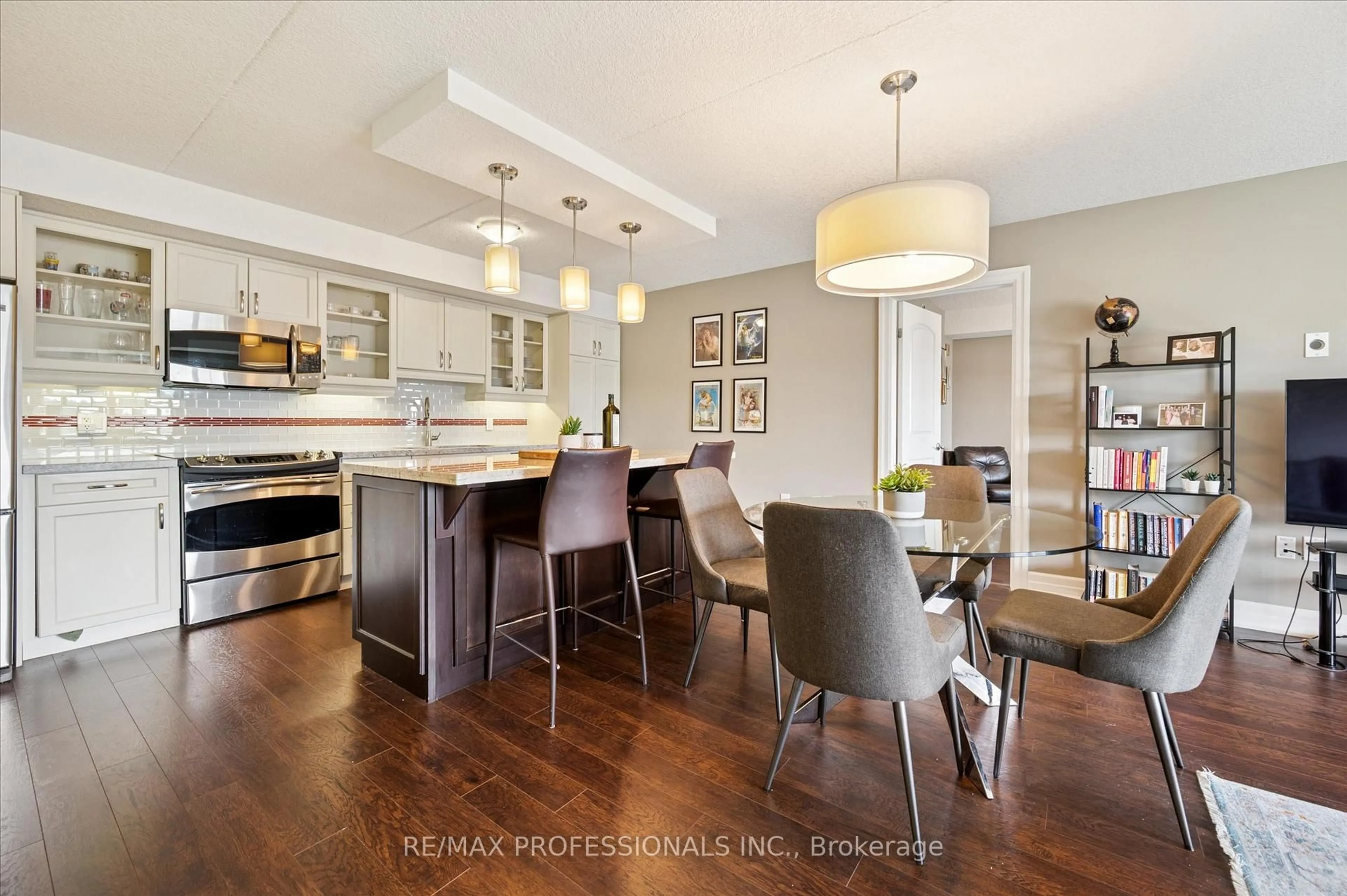 Open concept kitchen, wood/laminate floor for 776 Laurelwood Dr #706, Waterloo Ontario N2N 0A8