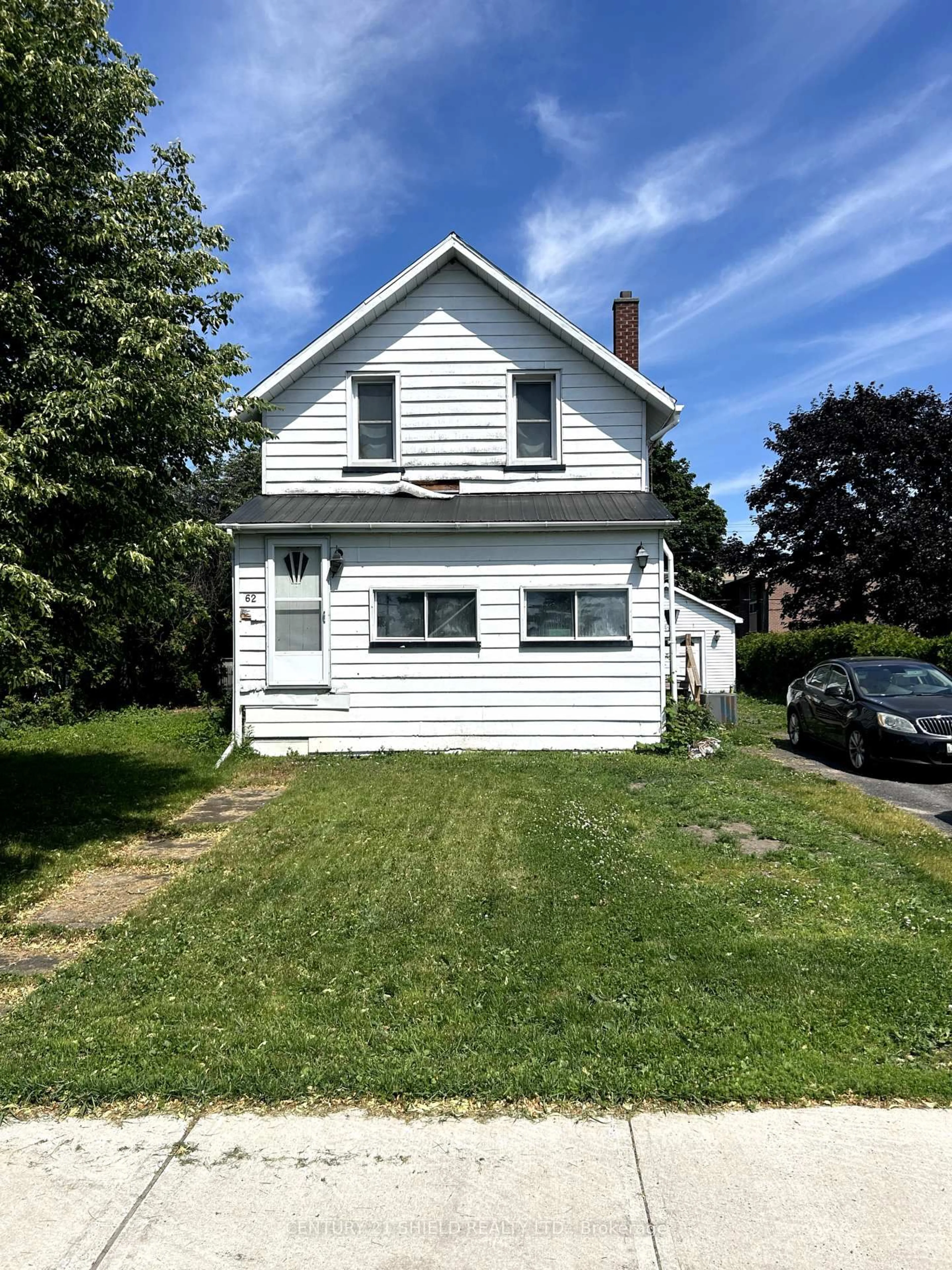 Home with vinyl exterior material, street for 62 5th St, South Dundas Ontario L9H 7L3