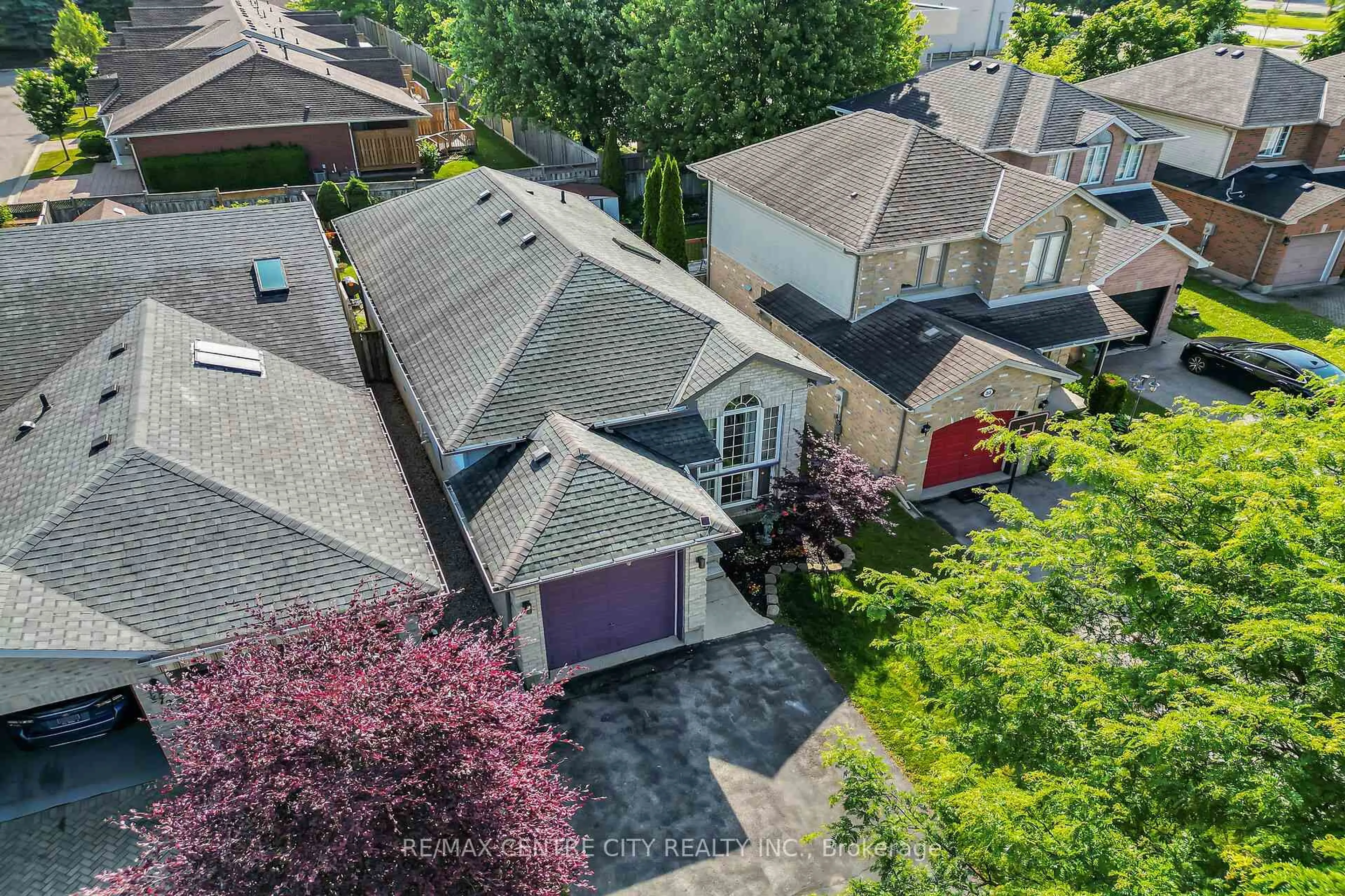 A pic from outside/outdoor area/front of a property/back of a property/a pic from drone, street for 370 Brookhaven Pl, London East Ontario N5Y 5N4