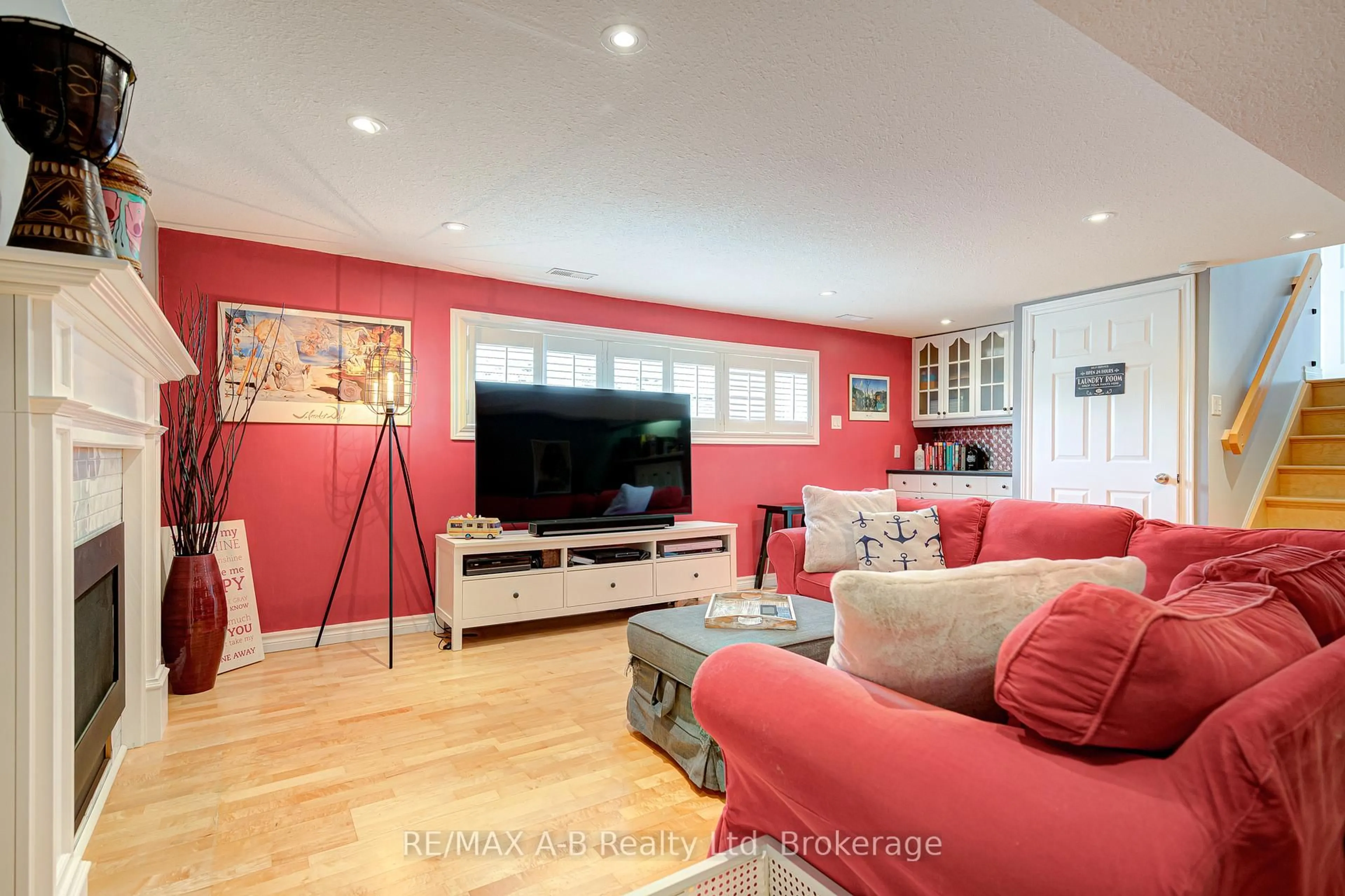 Living room with furniture, wood/laminate floor for 27 Basin Cres, Hamilton Ontario L8T 4W8