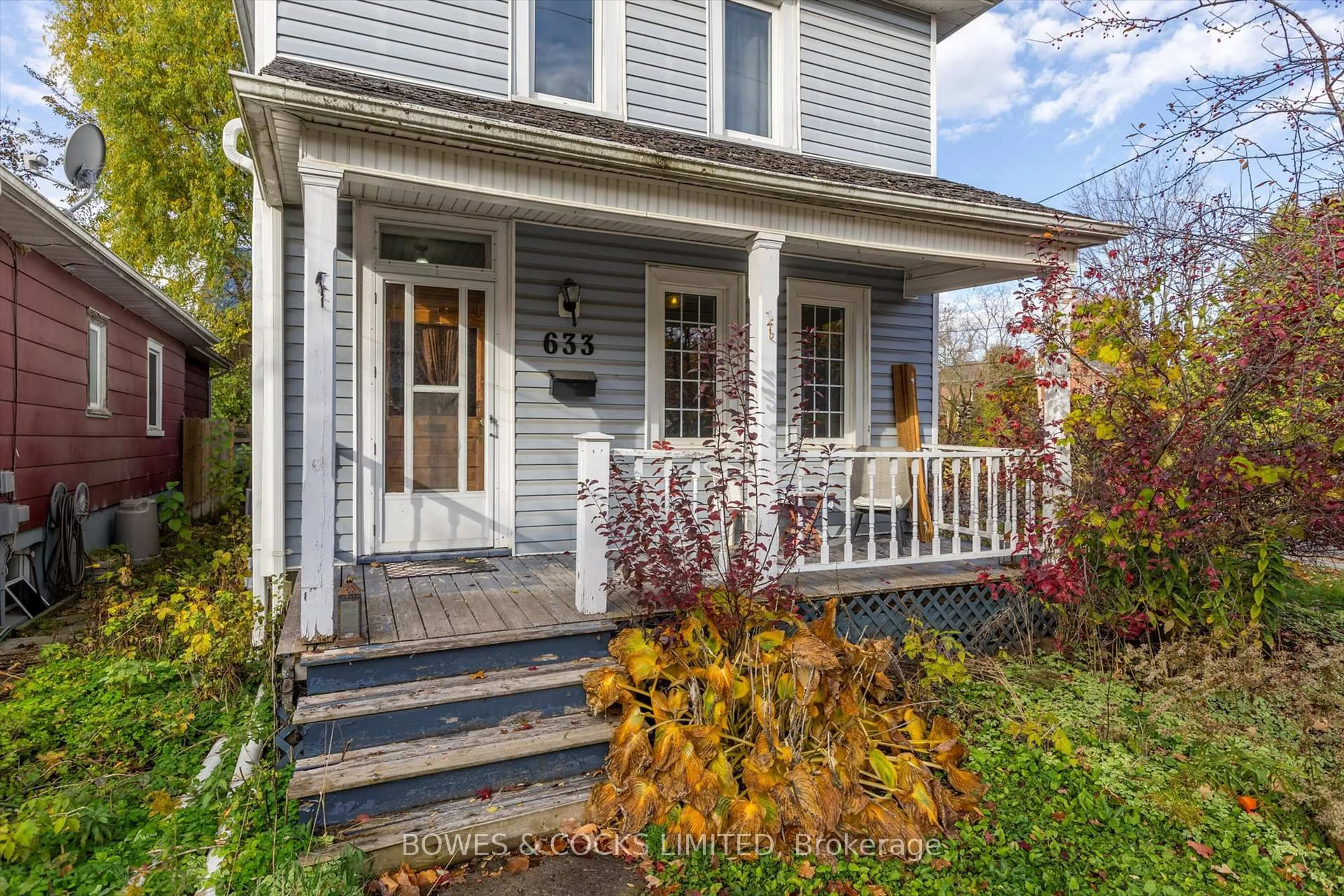 Home with vinyl exterior material, street for 633 Downie St, Peterborough Central Ontario K9H 4K2