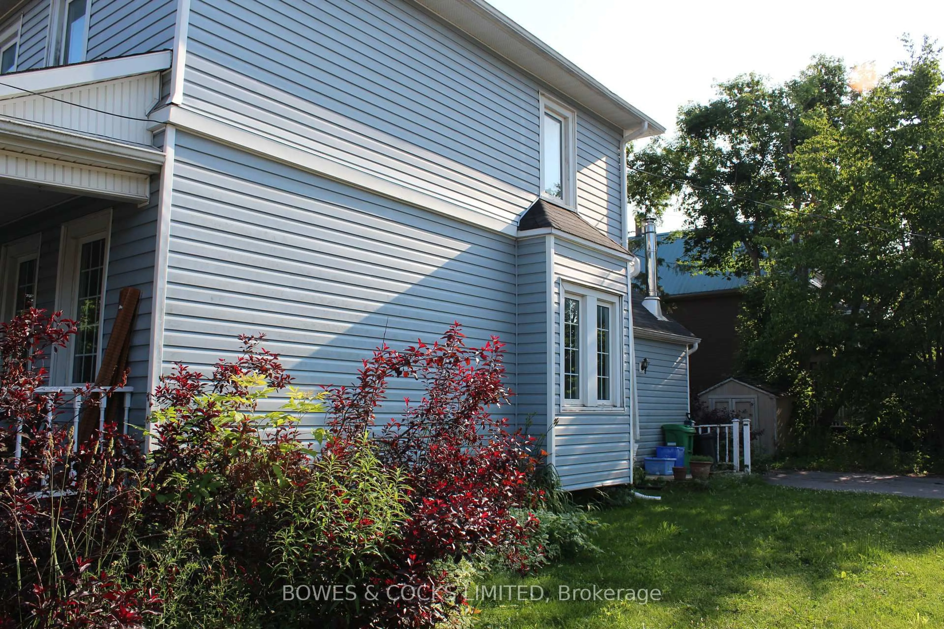Home with vinyl exterior material, street for 633 Downie St, Peterborough Central Ontario K9H 4K2