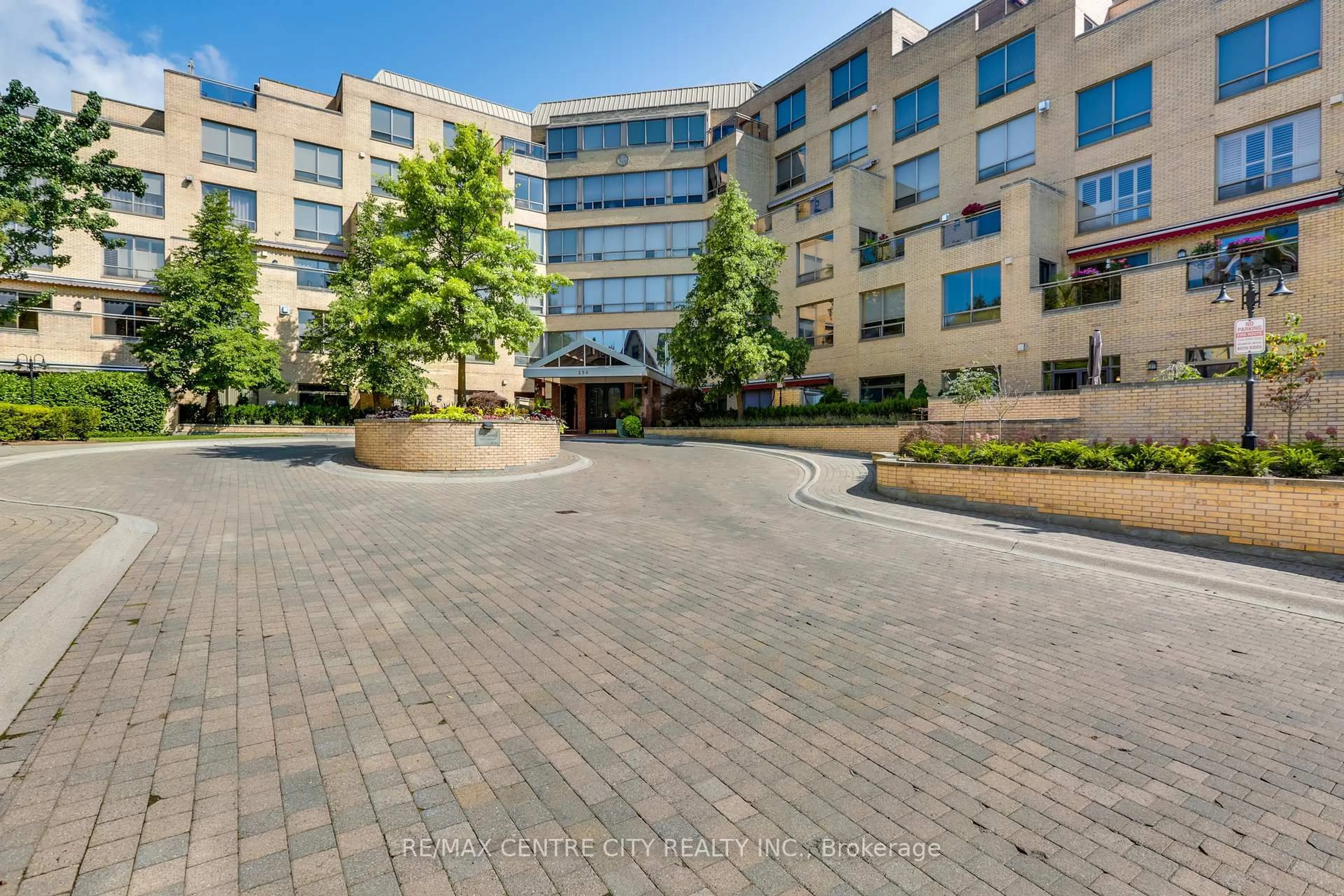 A pic from outside/outdoor area/front of a property/back of a property/a pic from drone, building for 250 Sydenham St #207, London East Ontario N6A 5S1