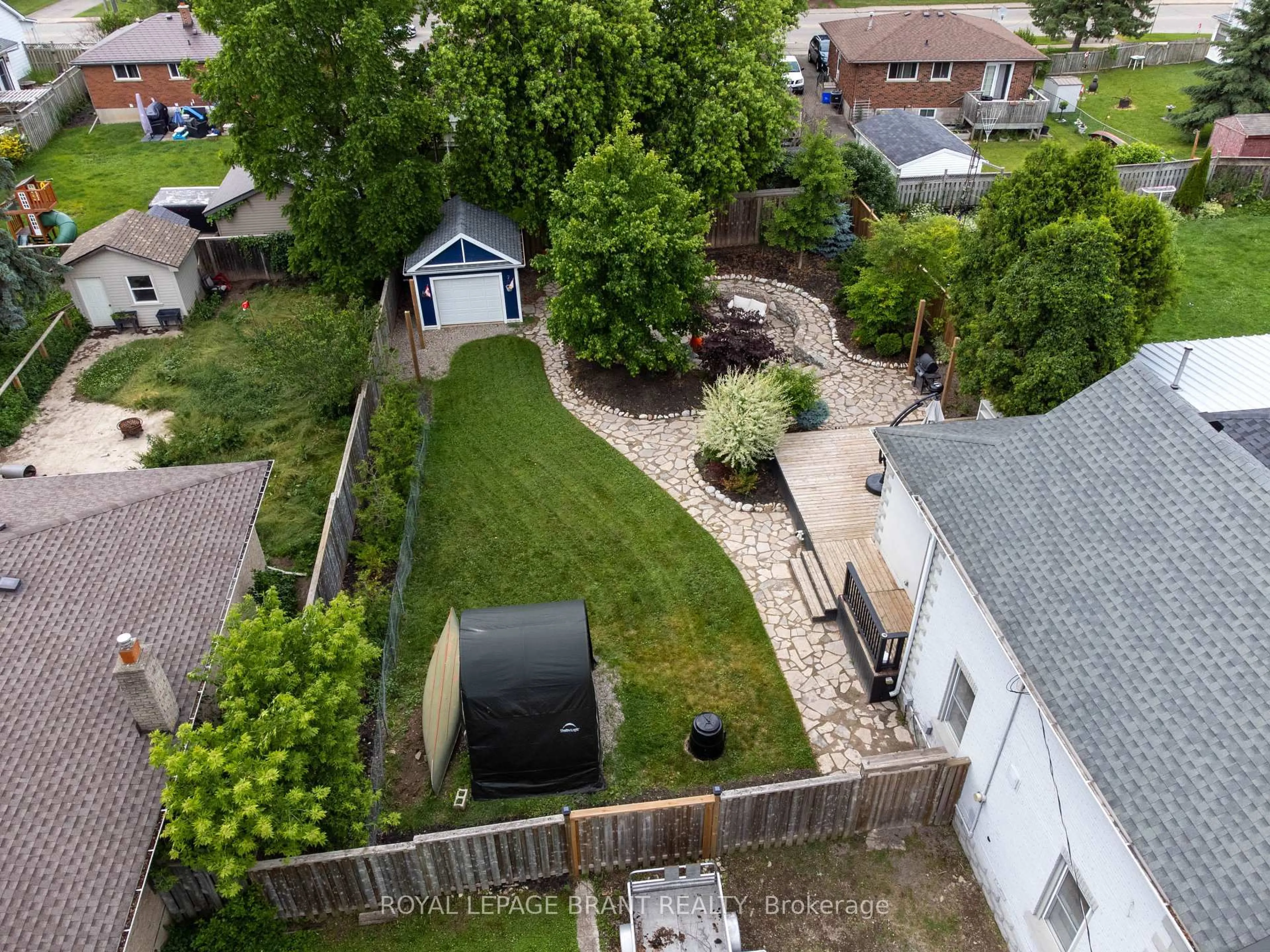 A pic from outside/outdoor area/front of a property/back of a property/a pic from drone, street for 5 Wellington St, Brant Ontario N3L 1S3