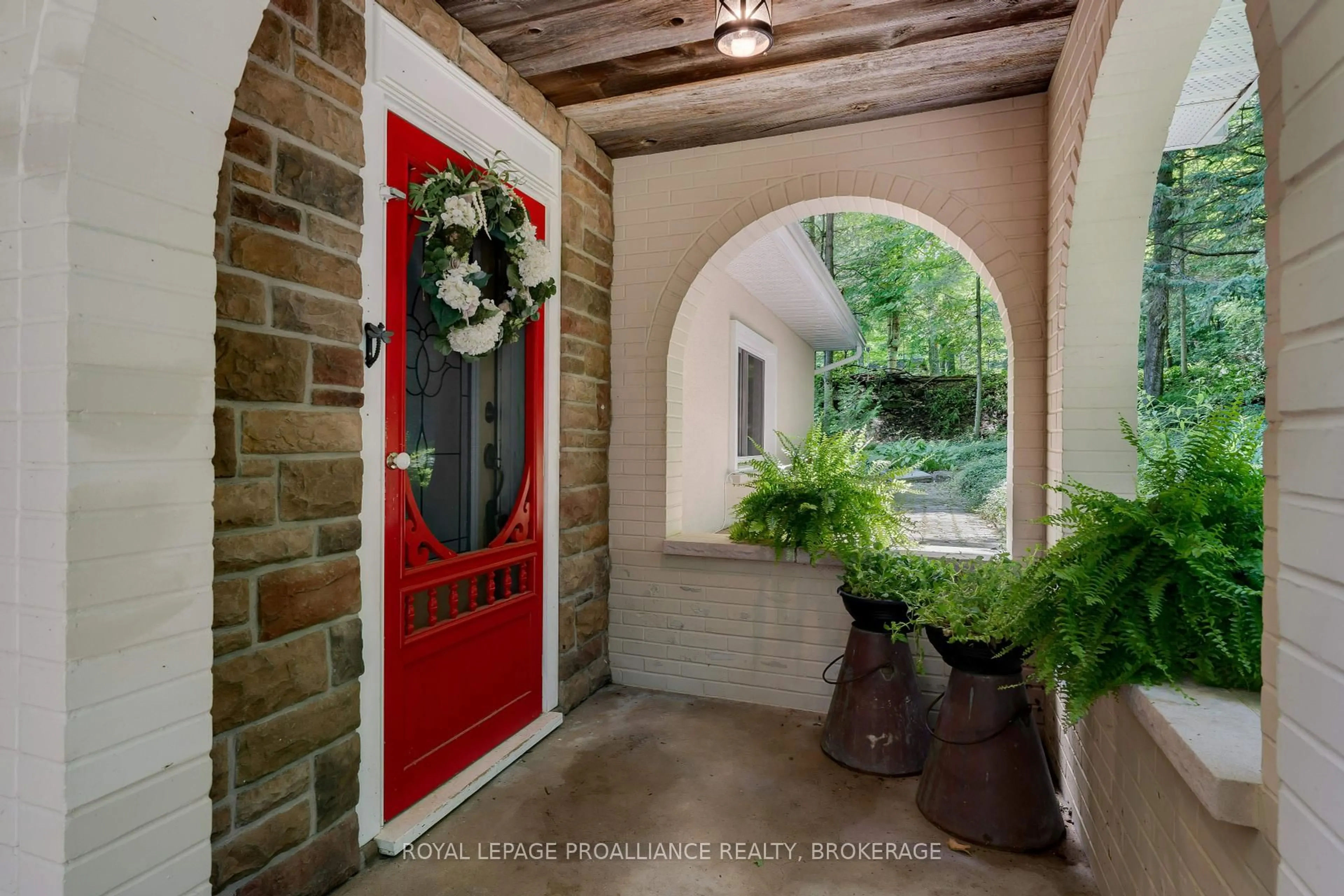 Indoor entryway for 4268 Melody Lodge Lane, Seeley's Bay Ontario K0H 2N0