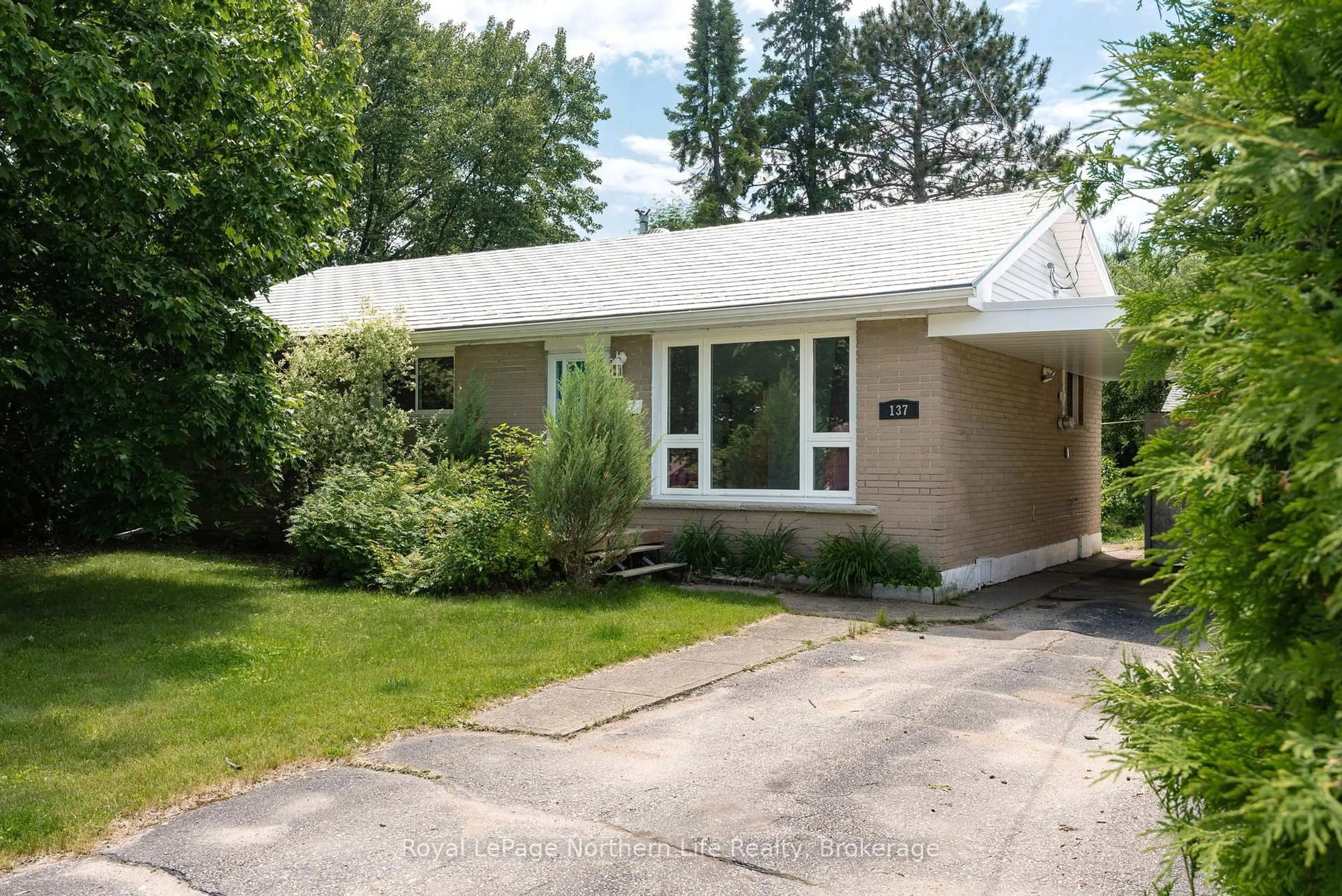 Unknown for 137 Gladstone Ave, North Bay Ontario P1A 2L8