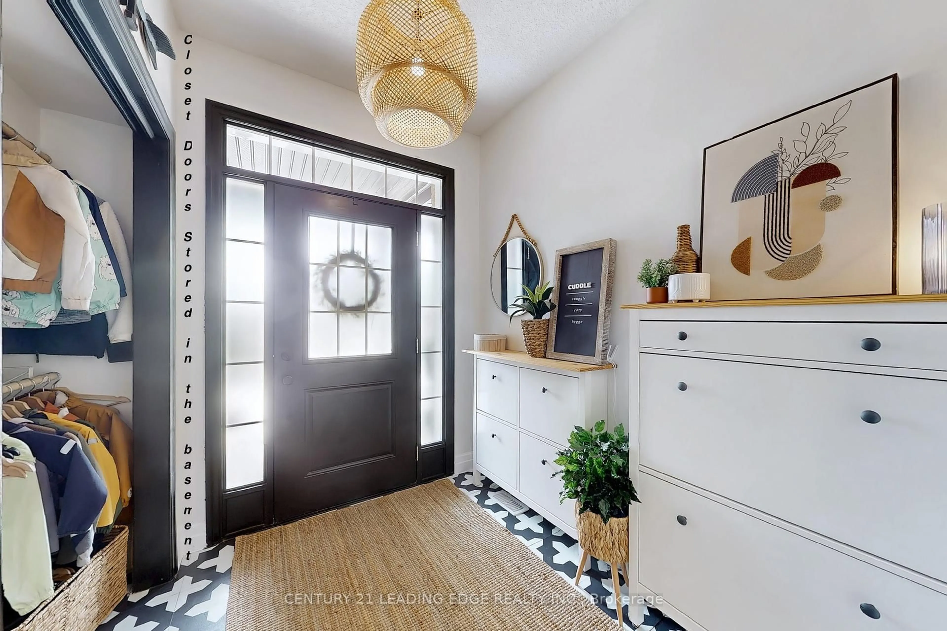 Indoor entryway for 277 Watervale Cres, Kitchener Ontario N2A 0G7