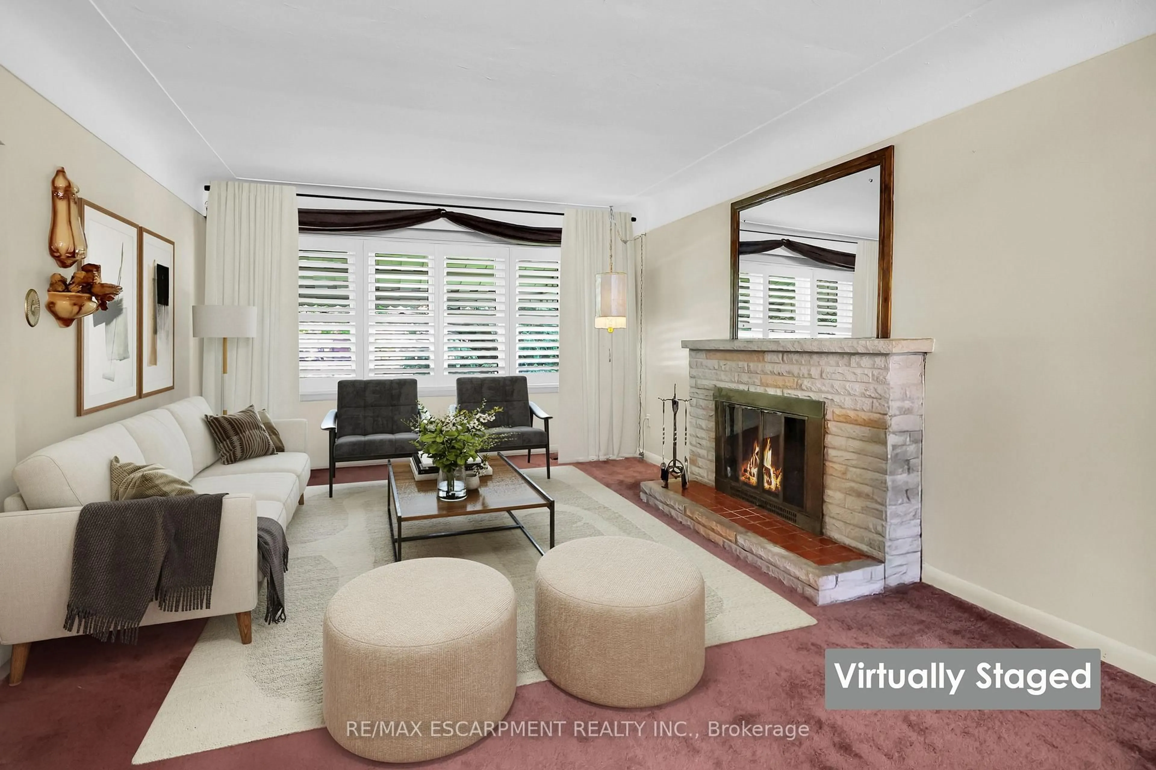 Living room with furniture, ceramic/tile floor for 52 Wyngate Ave, Hamilton Ontario L8G 1T4