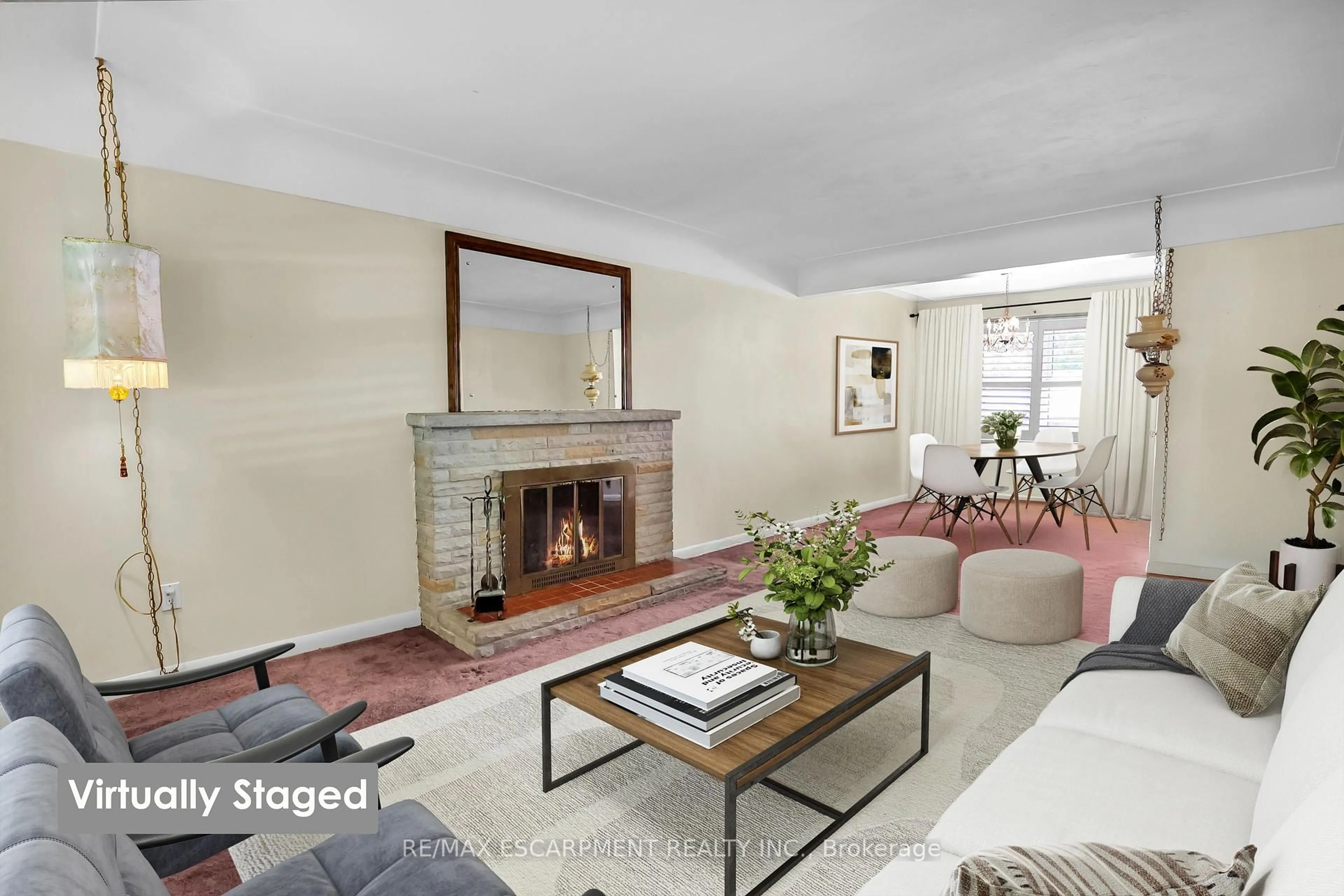 Living room with furniture, unknown for 52 Wyngate Ave, Hamilton Ontario L8G 1T4