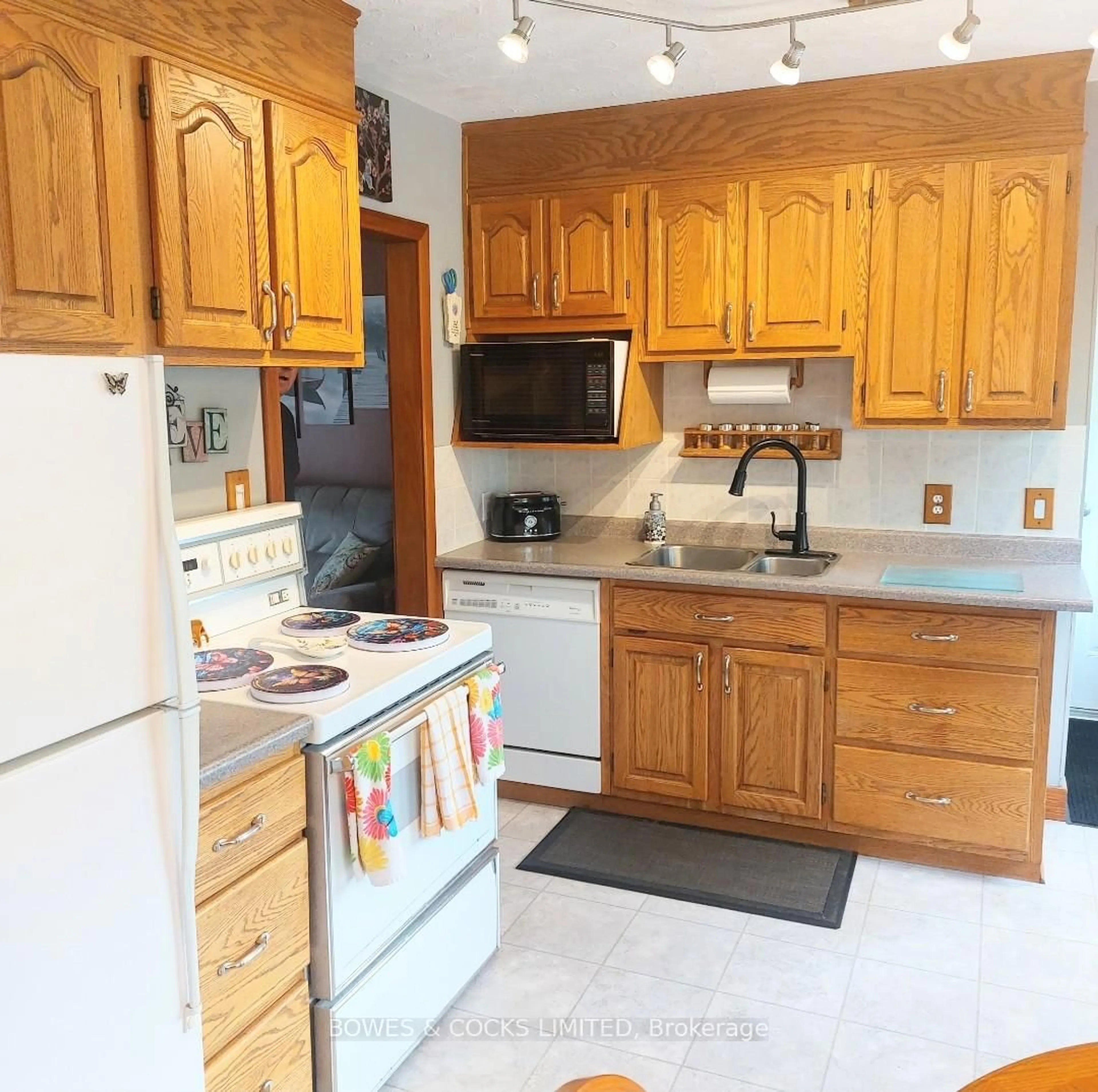 Standard kitchen, unknown for 99 Maple St, Bancroft Ontario K0L 1C0