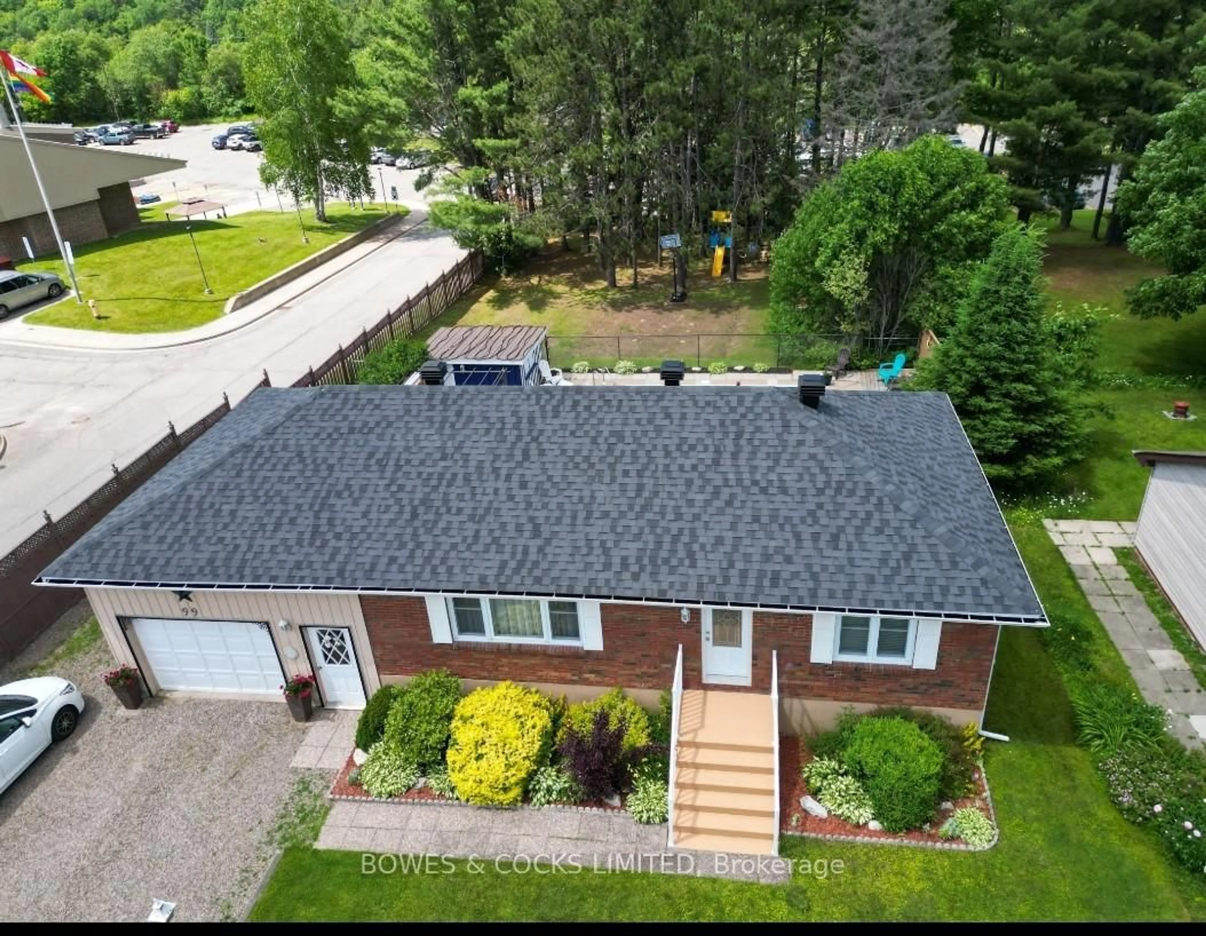 A pic from outside/outdoor area/front of a property/back of a property/a pic from drone, street for 99 Maple St, Bancroft Ontario K0L 1C0
