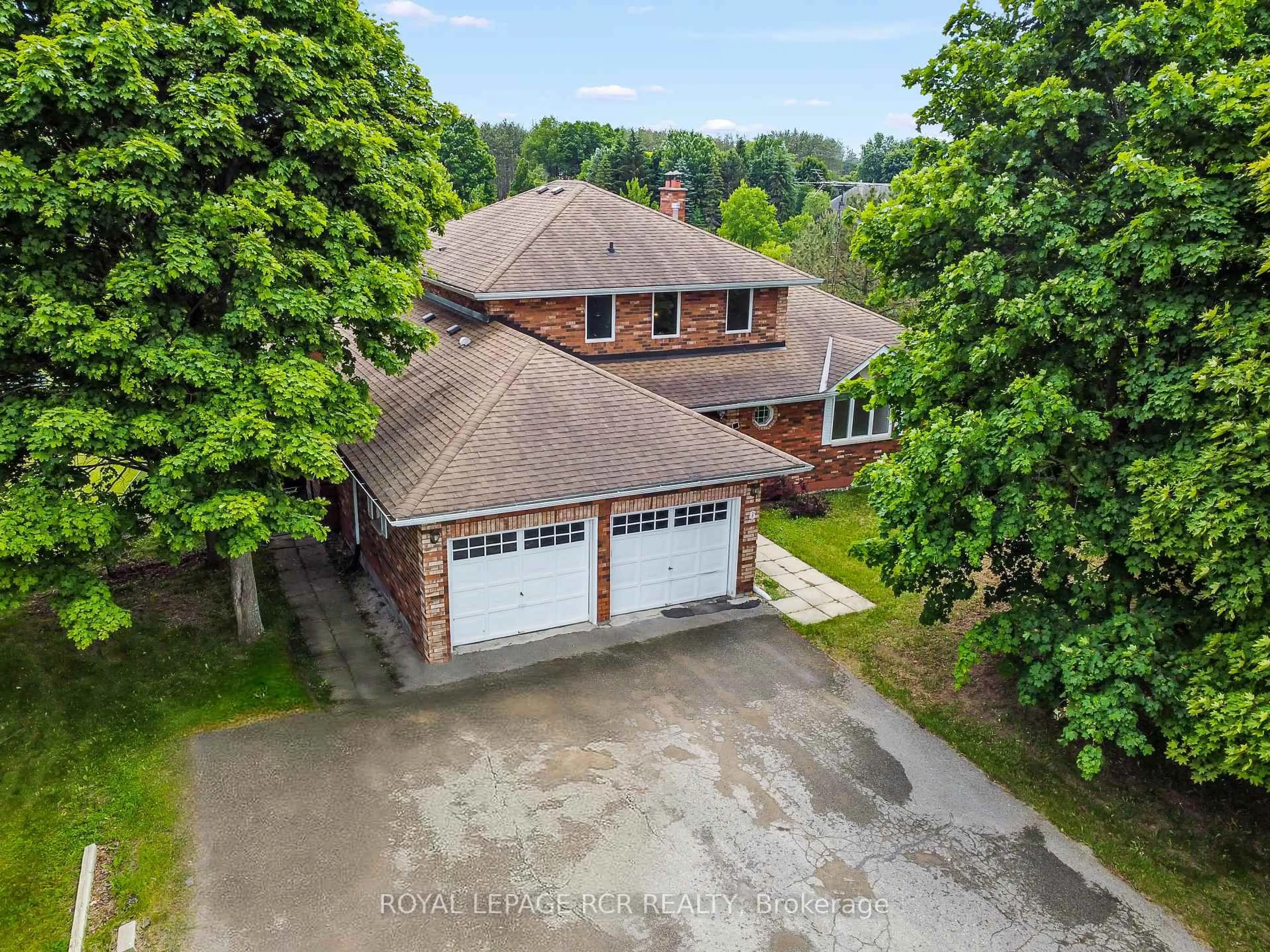 A pic from outside/outdoor area/front of a property/back of a property/a pic from drone, unknown for 6 Cedar Ridge Crt, Erin Ontario N0B 1T0