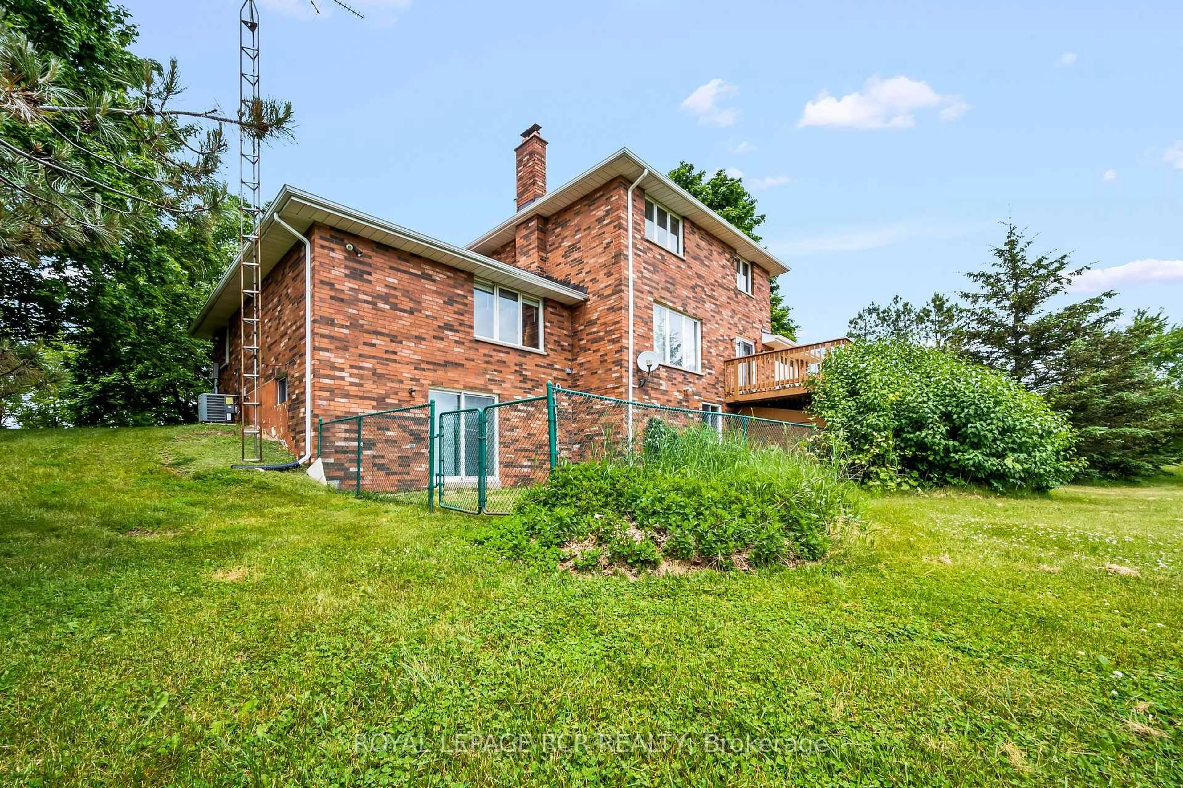 A pic from outside/outdoor area/front of a property/back of a property/a pic from drone, building for 6 Cedar Ridge Crt, Erin Ontario N0B 1T0