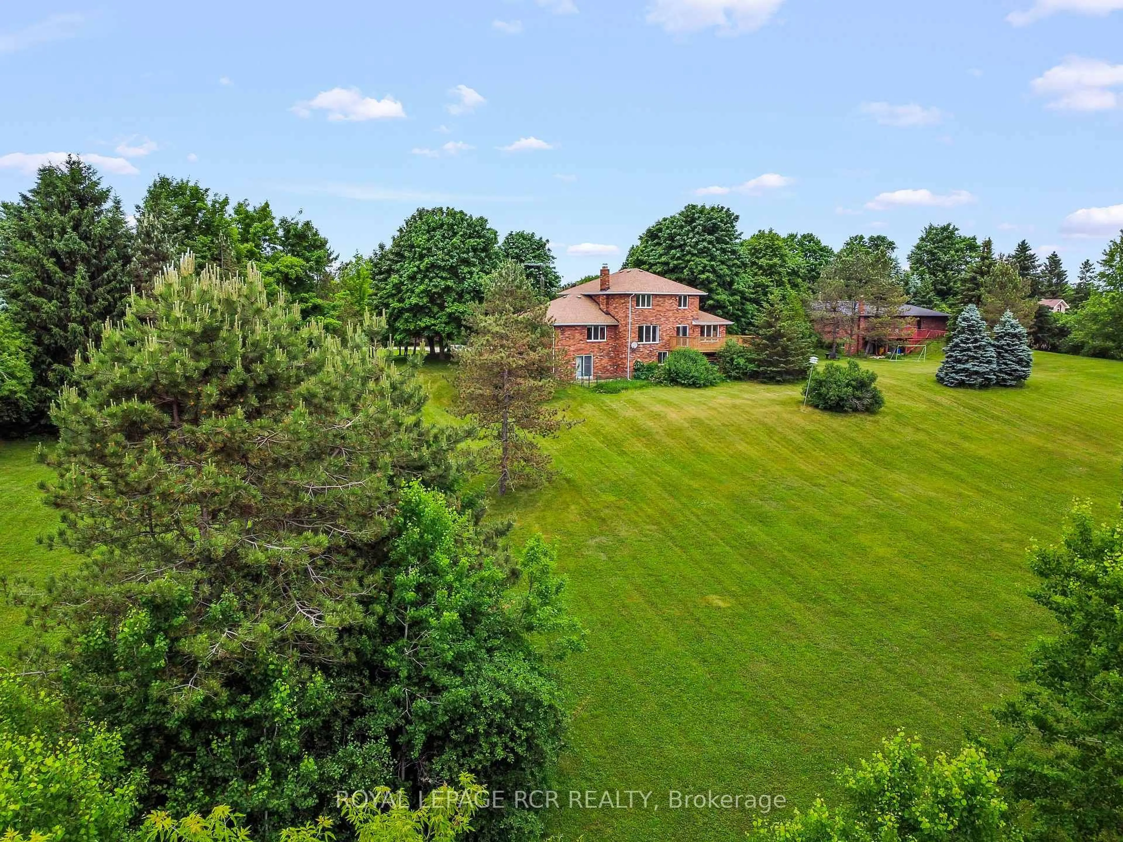 A pic from outside/outdoor area/front of a property/back of a property/a pic from drone, unknown for 6 Cedar Ridge Crt, Erin Ontario N0B 1T0