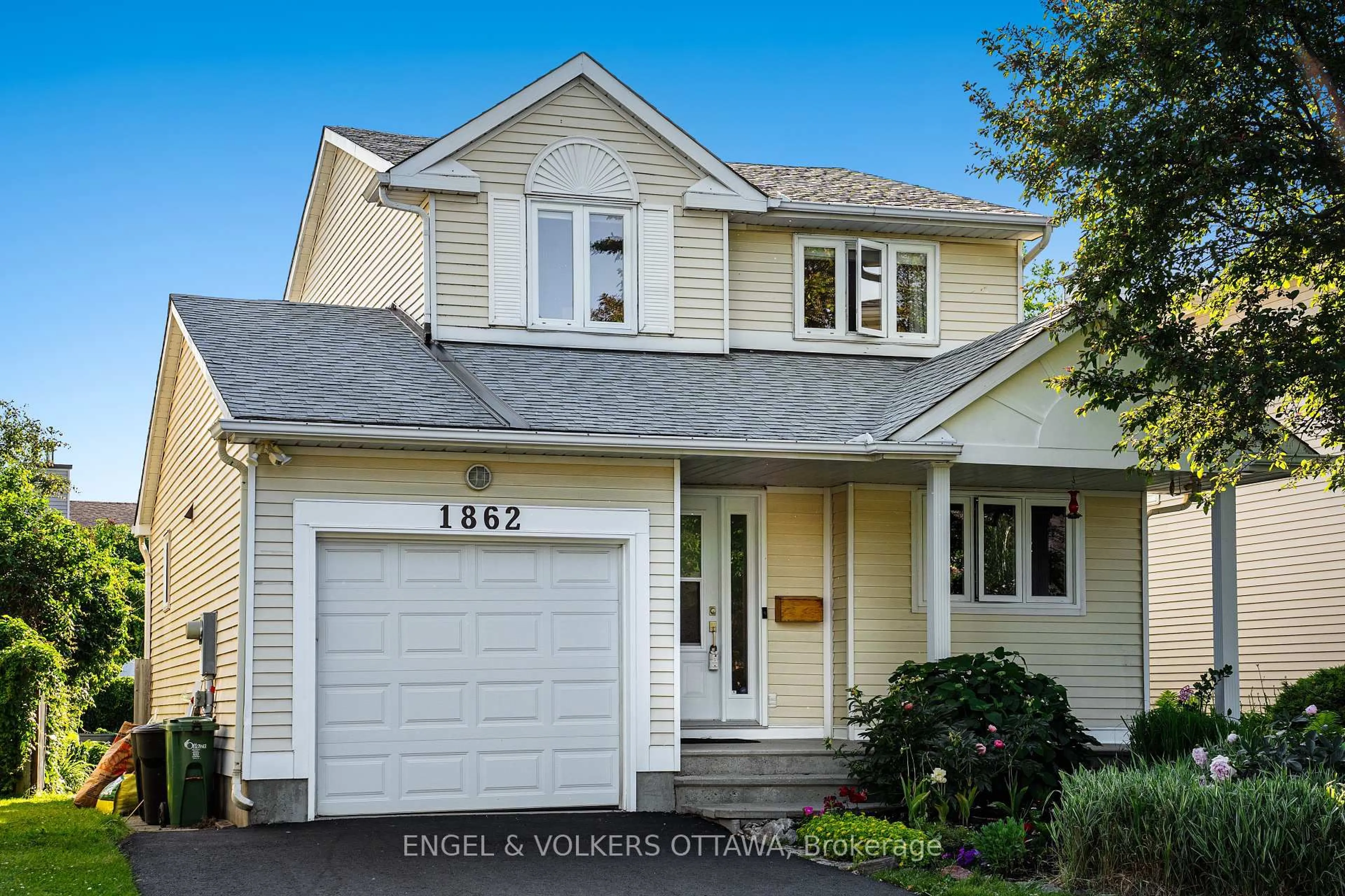 Home with vinyl exterior material, street for 1862 Windflower Way, Ottawa Ontario K1C 6A3