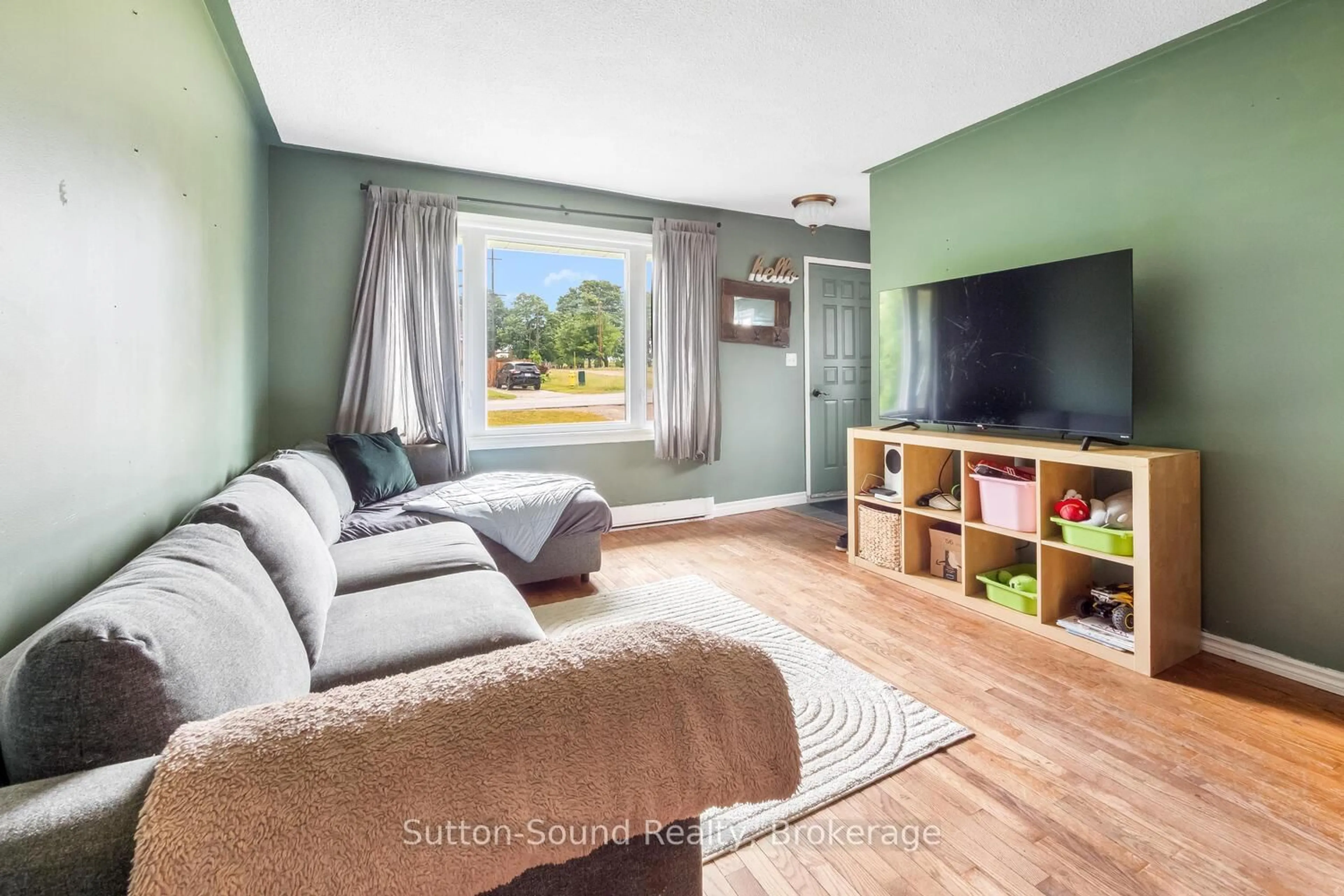 Living room with furniture, wood/laminate floor for 780 Eastwood Dr, Saugeen Shores Ontario N0H 2C4