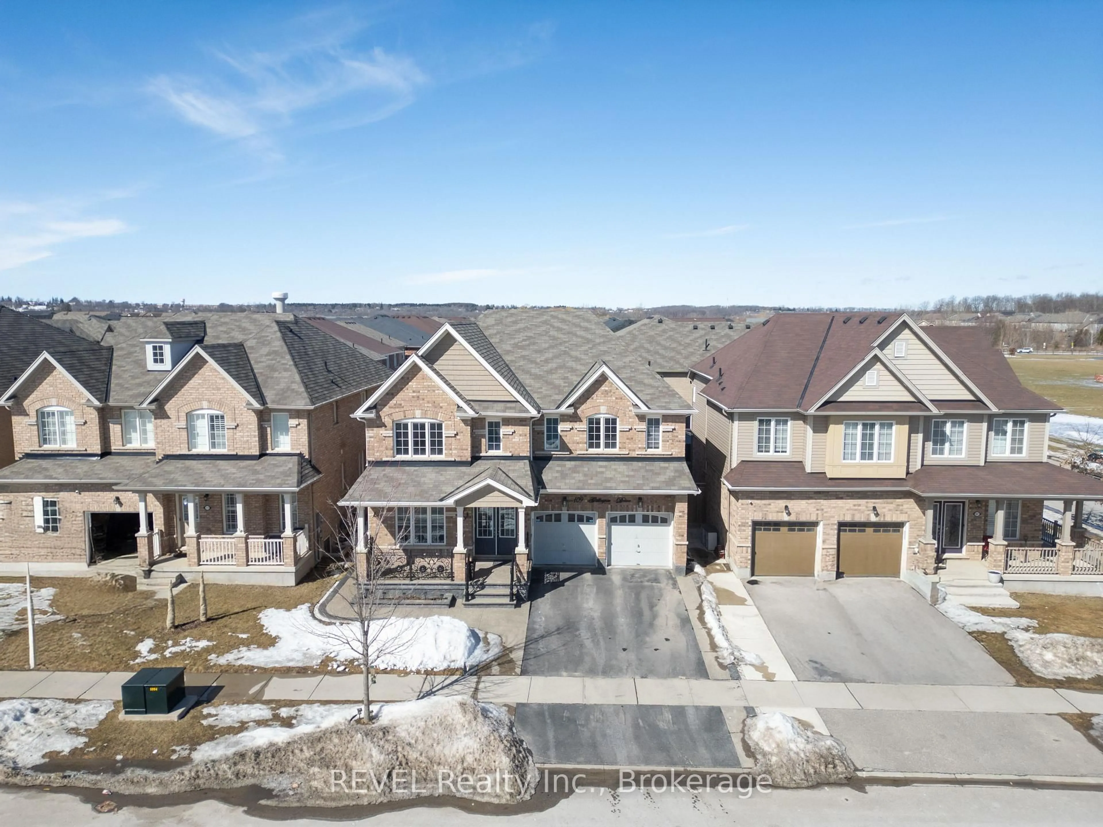 A pic from outside/outdoor area/front of a property/back of a property/a pic from drone, street for 109 Gillespie Dr, Brantford Ontario N3T 0K1