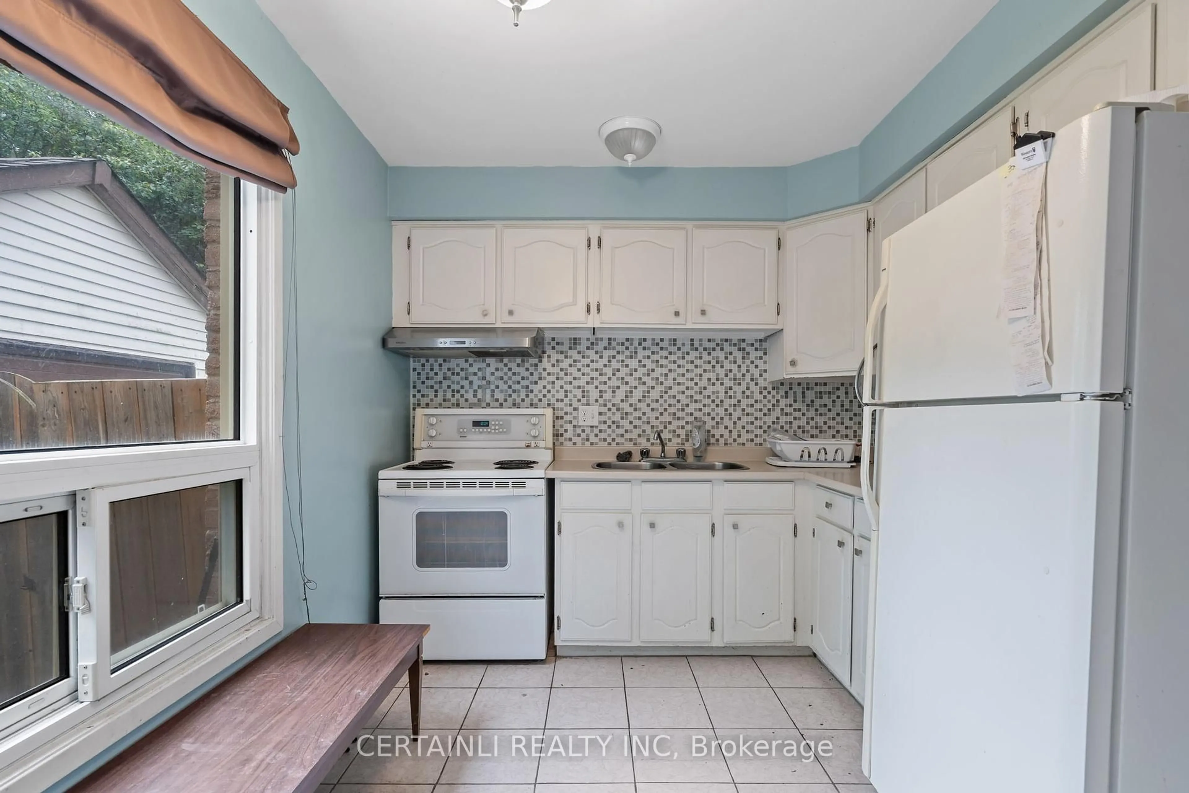 Standard kitchen, unknown for 41 Inverary Rd, London North Ontario N6G 3L5