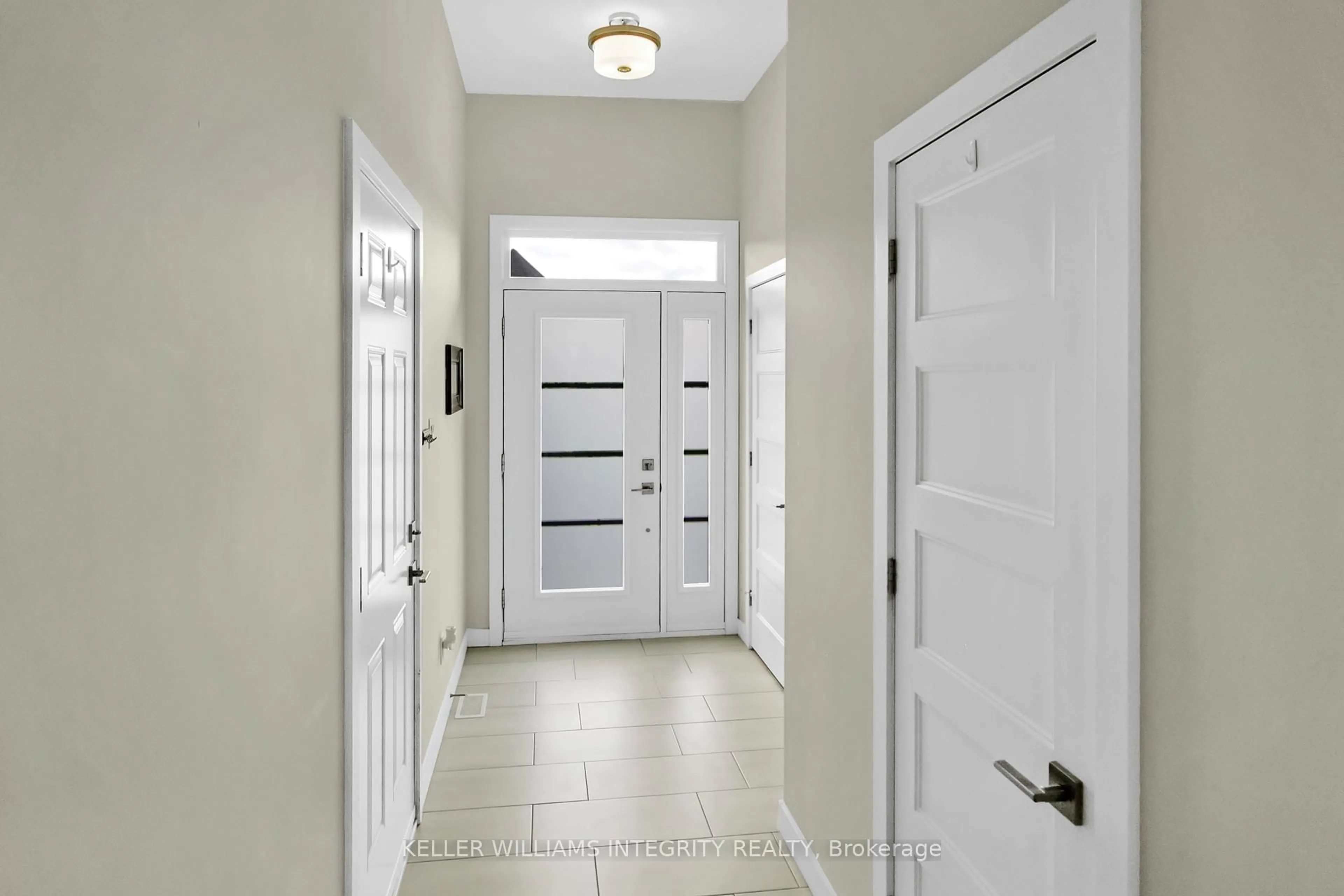 Indoor entryway for 43 Cambridge St, The Nation Ontario K0A 2M0
