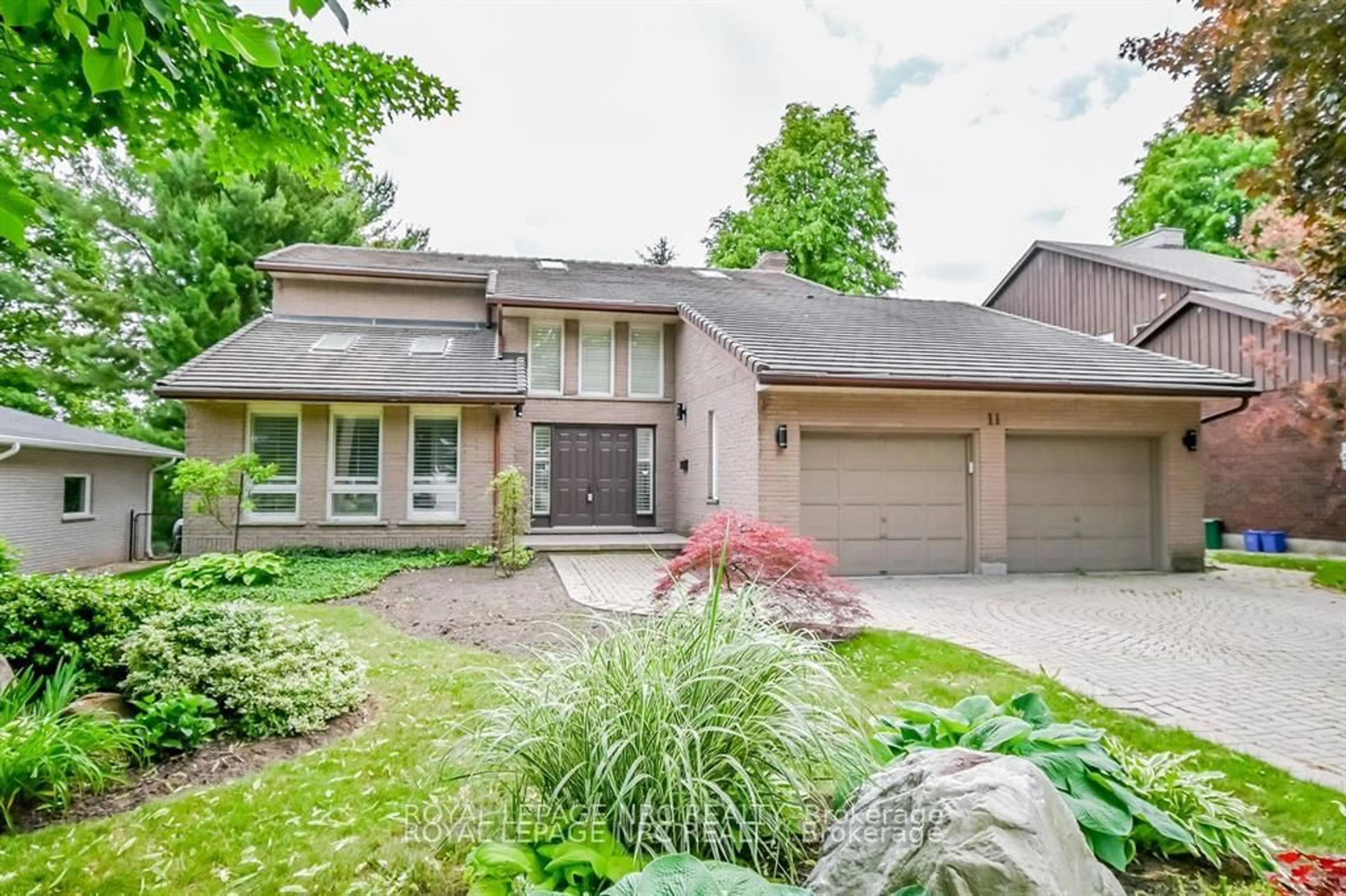 Home with brick exterior material, street for 11 Forest Hill Cres, Pelham Ontario L0S 1E1