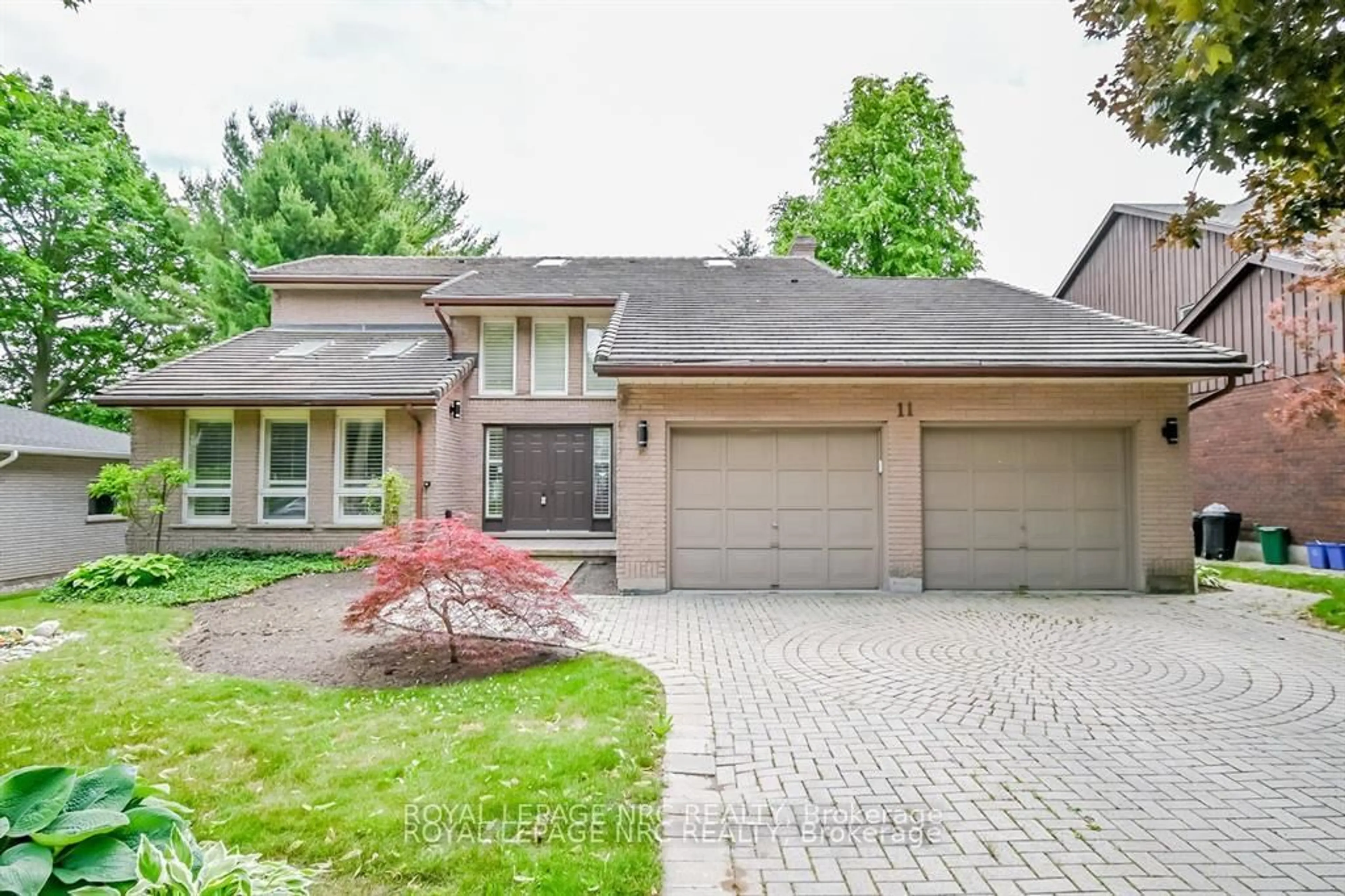 Home with brick exterior material, street for 11 Forest Hill Cres, Pelham Ontario L0S 1E1