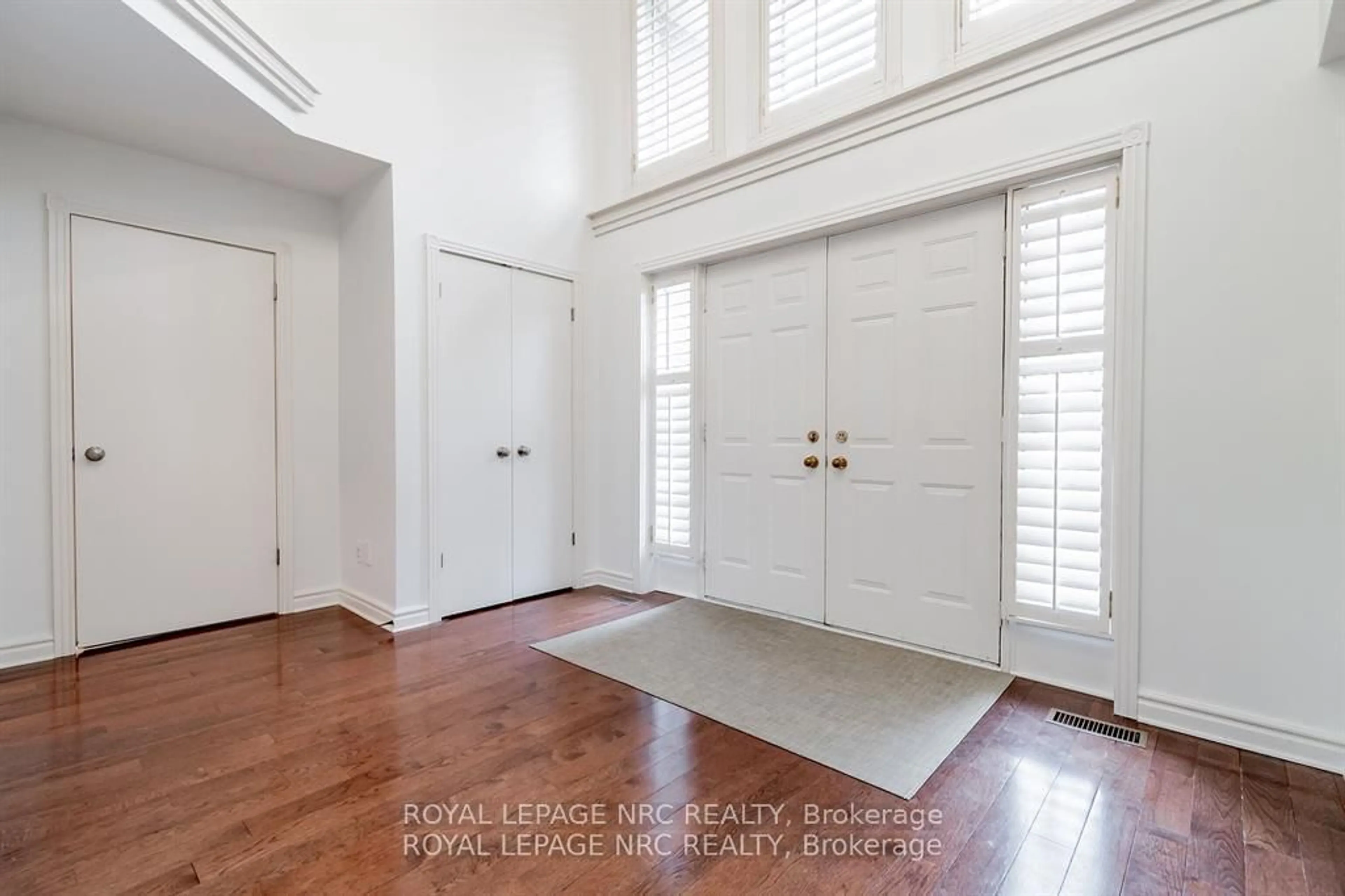 Indoor entryway for 11 Forest Hill Cres, Pelham Ontario L0S 1E1