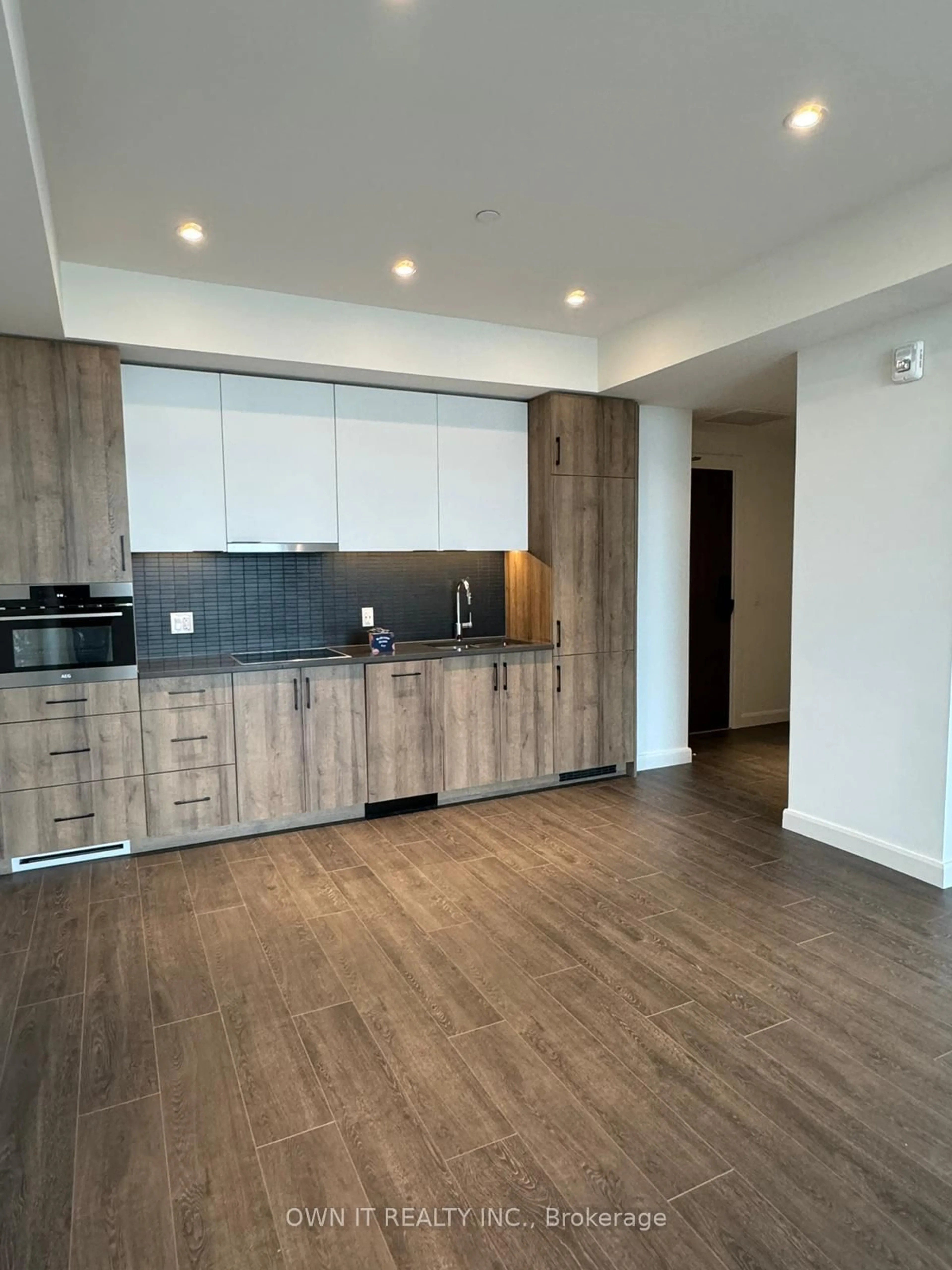 Open concept kitchen, wood/laminate floor for 741 King St #608, Kitchener Ontario N2G 0E9