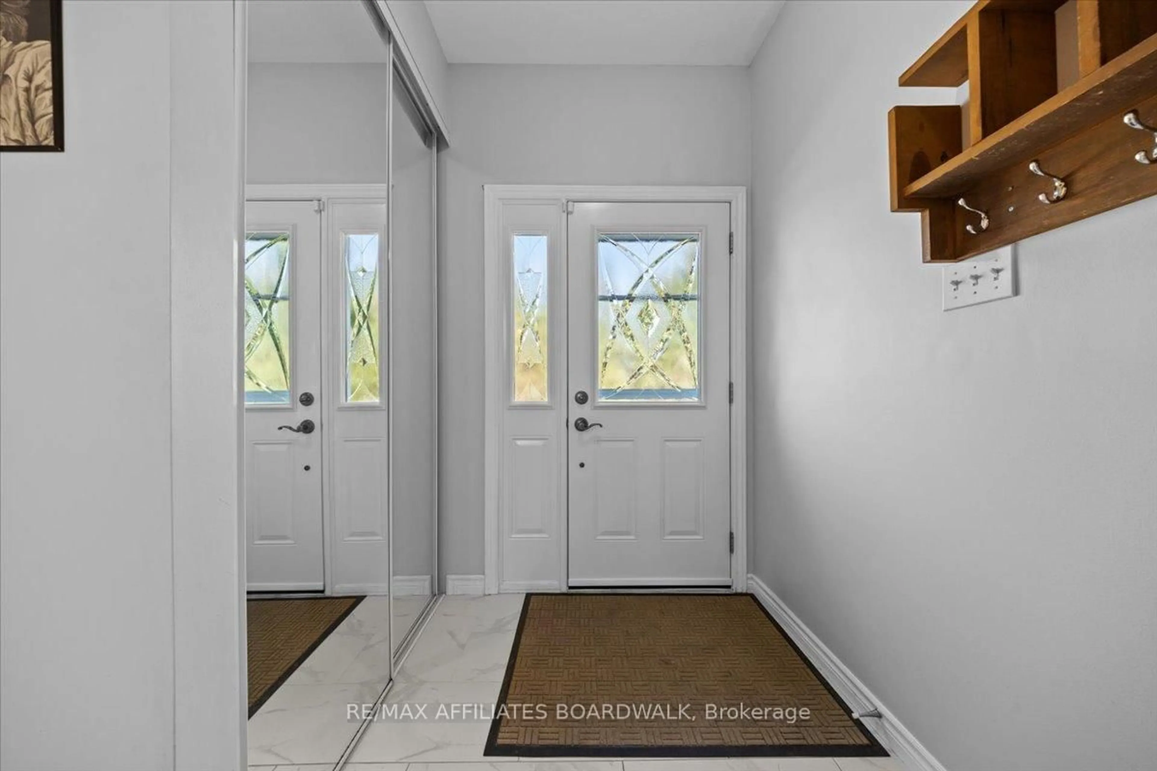 Indoor entryway for 4 Castlemore St, Nepean Ontario K2G 6K8