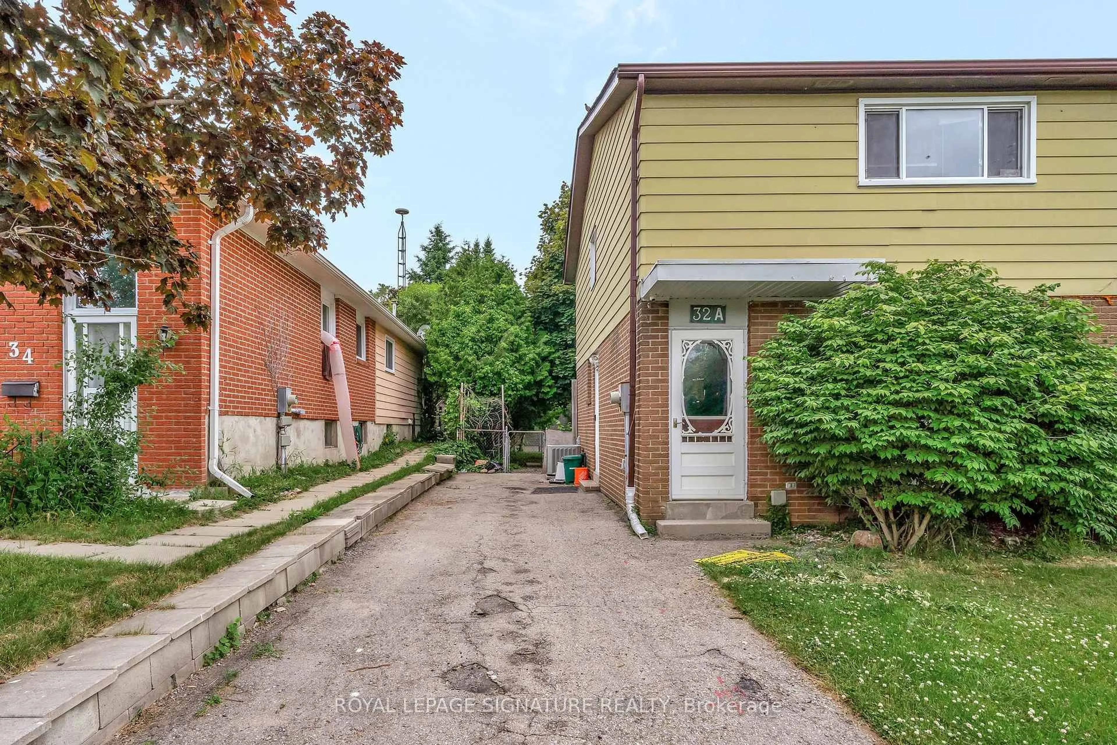 Patio, street for 32A Crossley Dr, Port Hope Ontario L1A 3T4