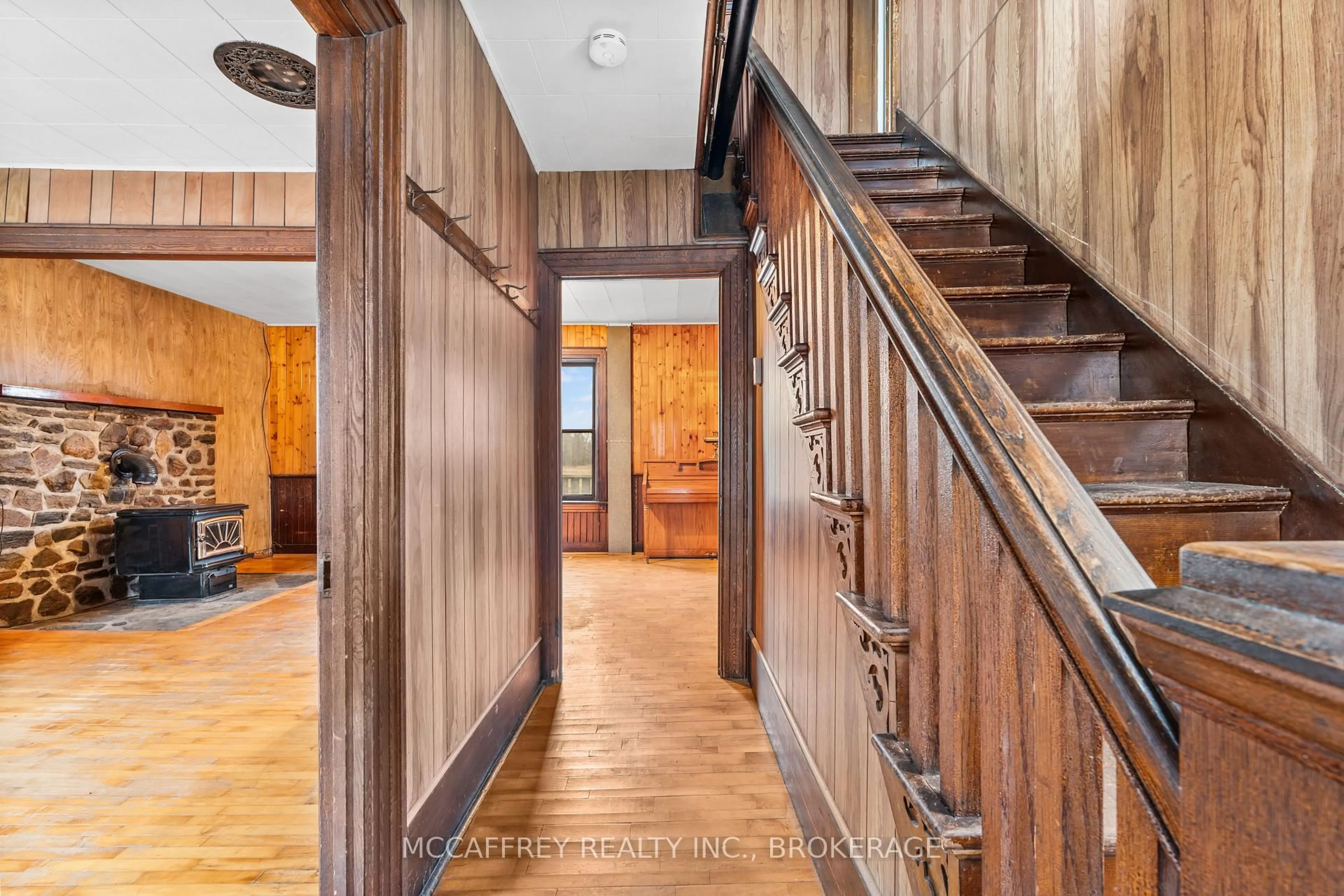 Indoor entryway for 338 Burridge Rd, Godfrey Ontario K0H 1T0