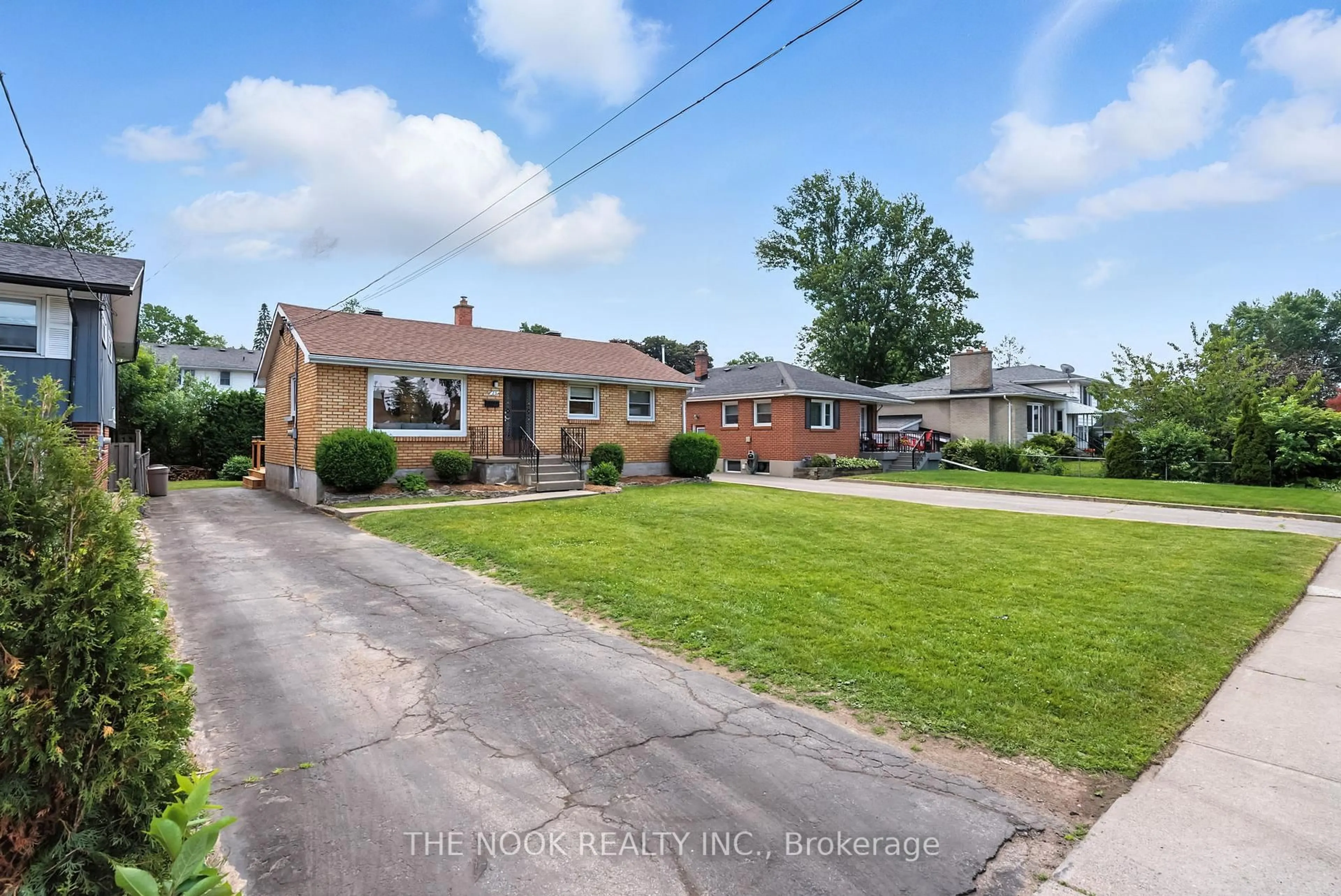 A pic from outside/outdoor area/front of a property/back of a property/a pic from drone, street for 23 Hyde Park Ave, Belleville Ontario K8N 2K1