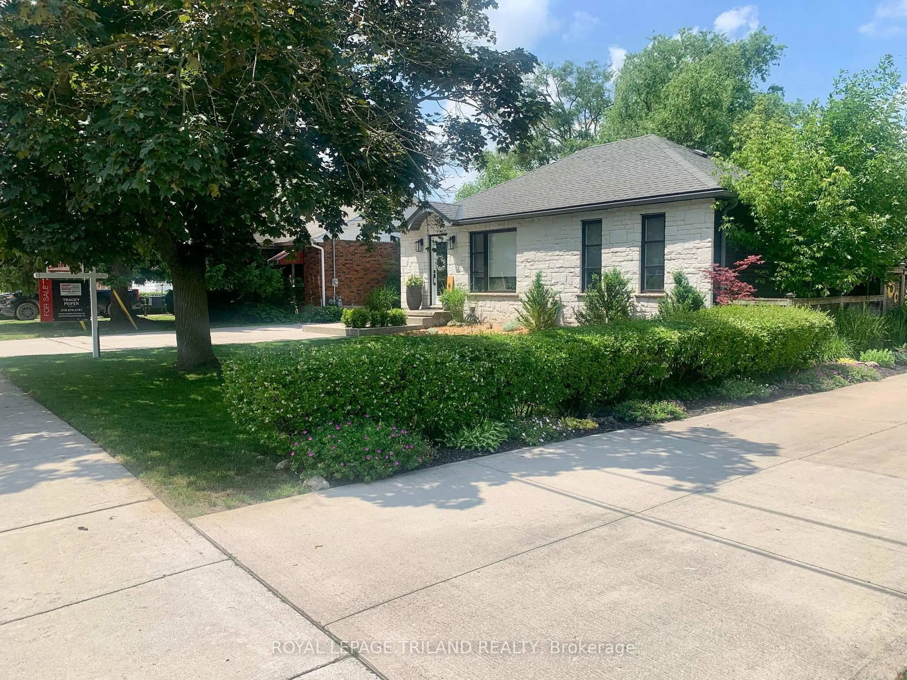 A pic from outside/outdoor area/front of a property/back of a property/a pic from drone, street for 642 PERCY St, London South Ontario N6C 2L7