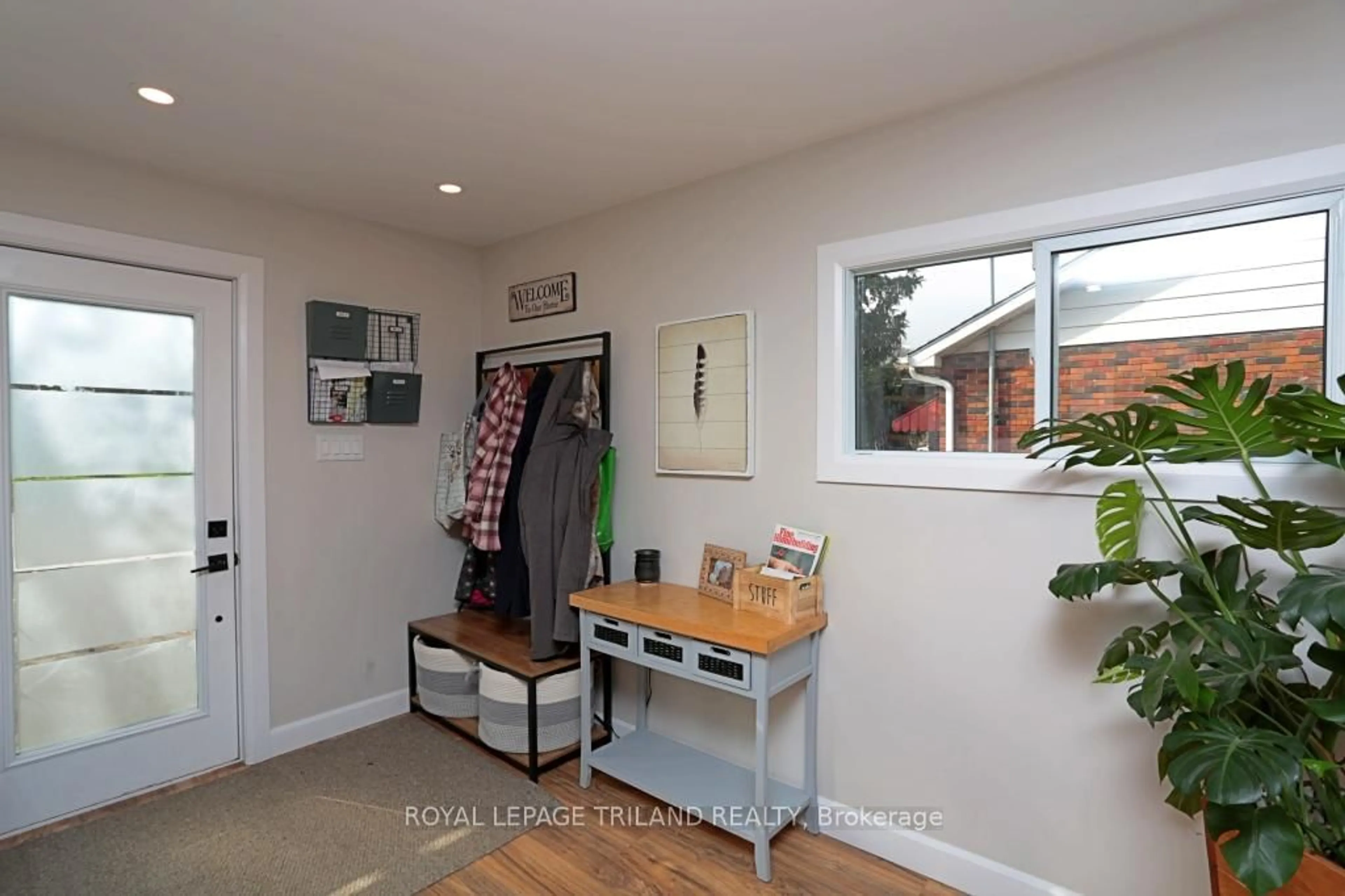 Indoor entryway for 642 PERCY St, London South Ontario N6C 2L7