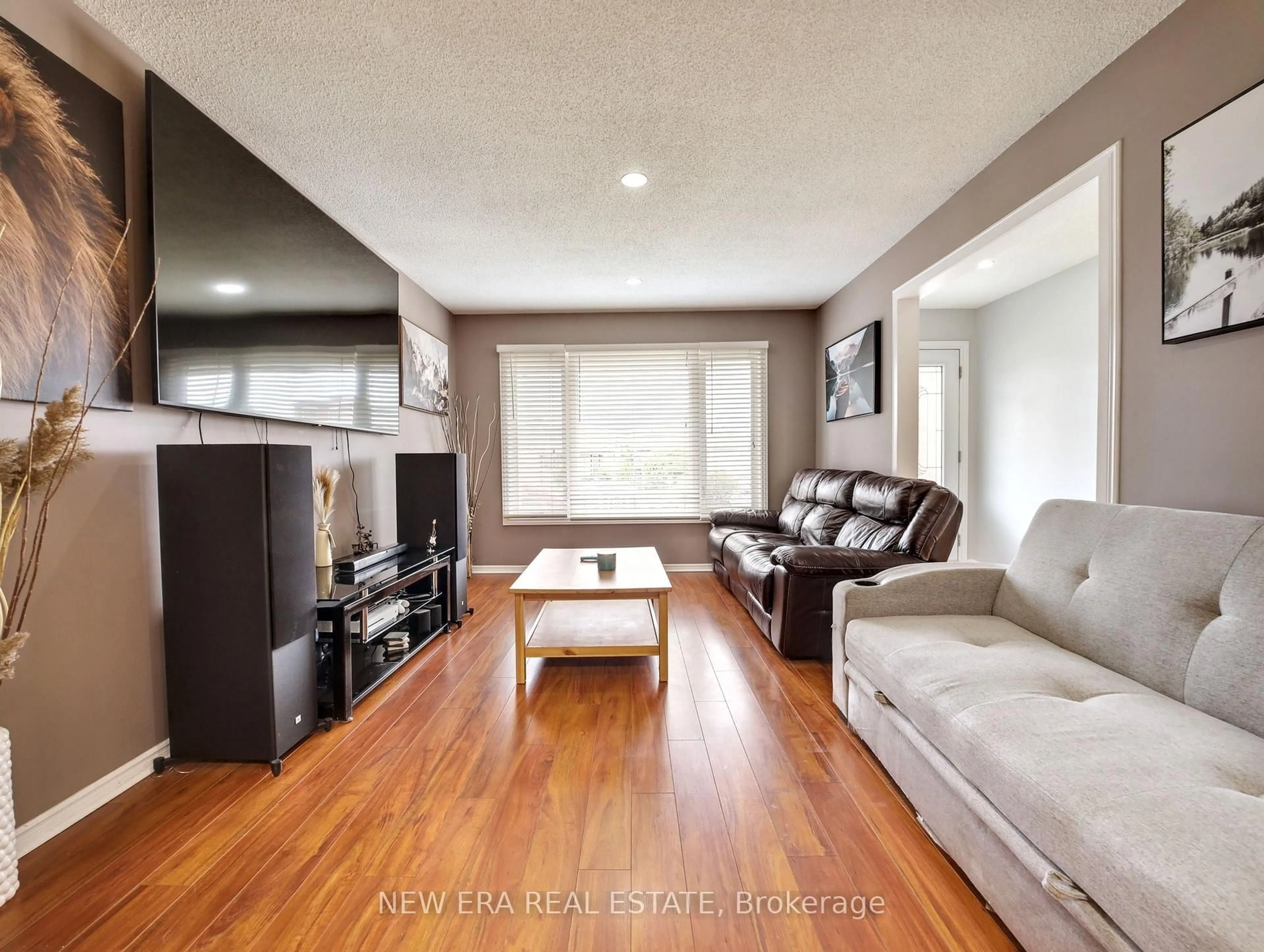 Living room with furniture, wood/laminate floor for 607 Eaglewood Dr, Hamilton Ontario L8W 3J8