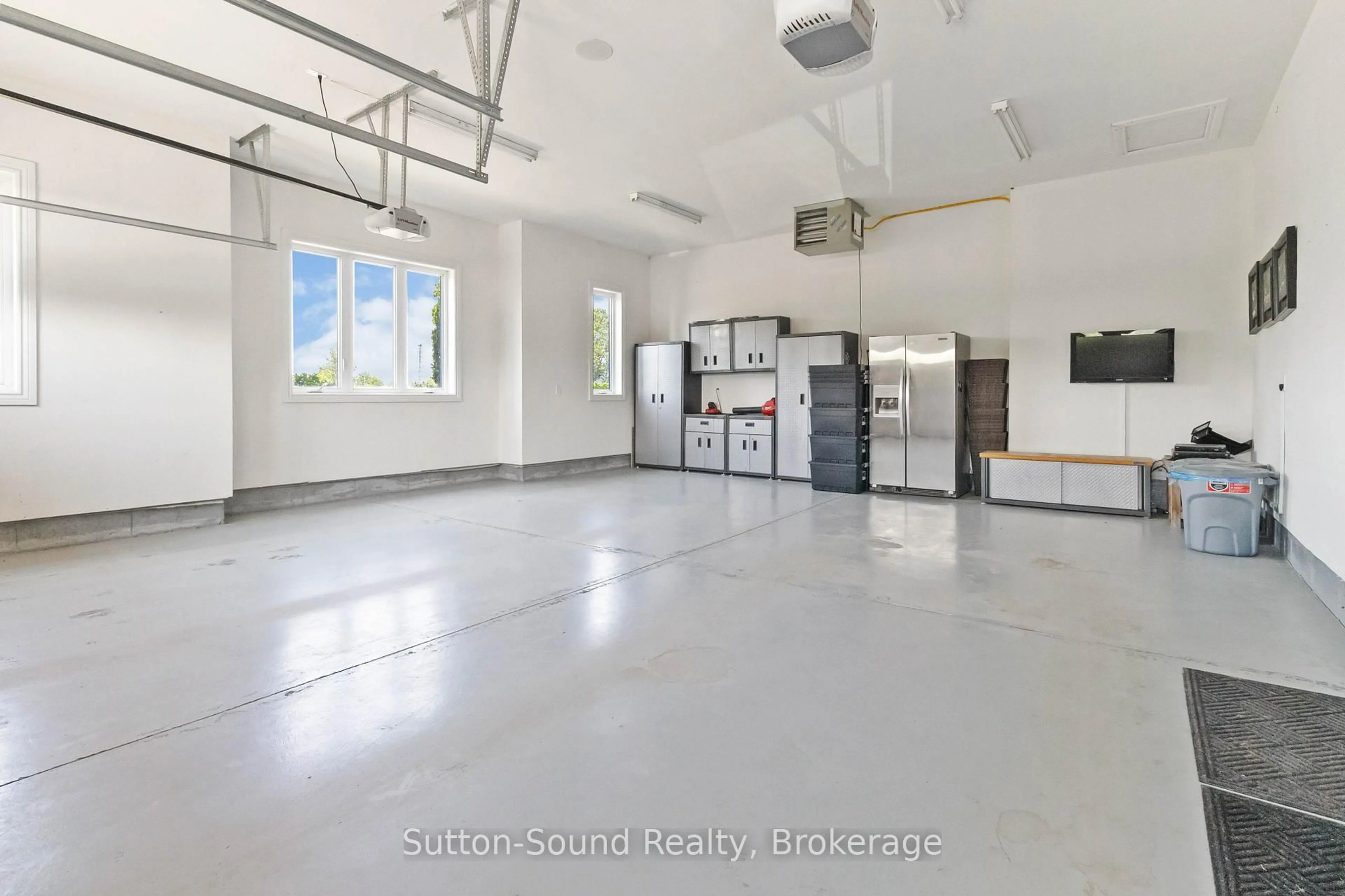 Indoor garage for 407 Mcbay Rd, Brant Ontario N3T 5L4