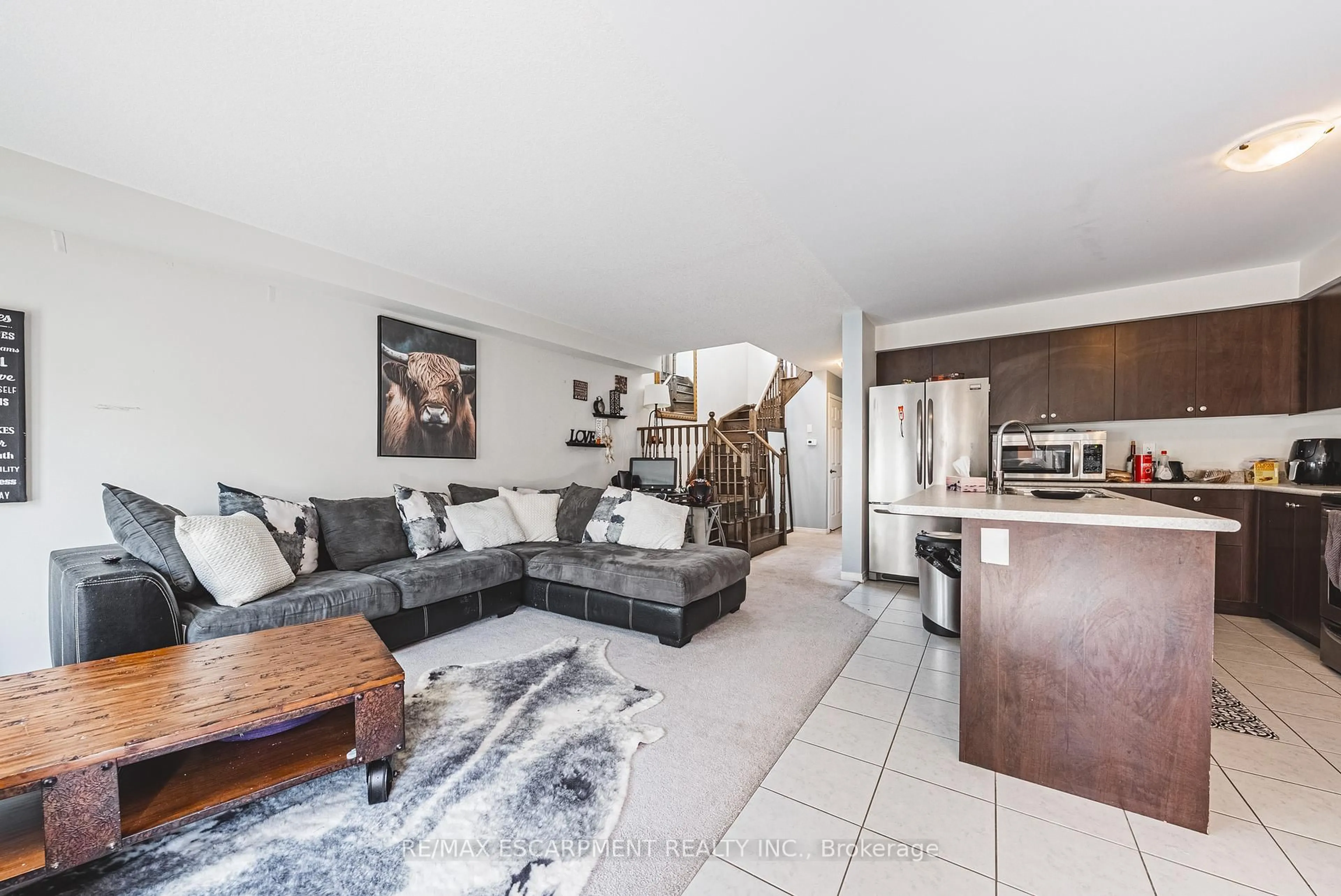 Living room with furniture, unknown for 8258 Tulip Tree Dr, Niagara Falls Ontario L2H 0N4