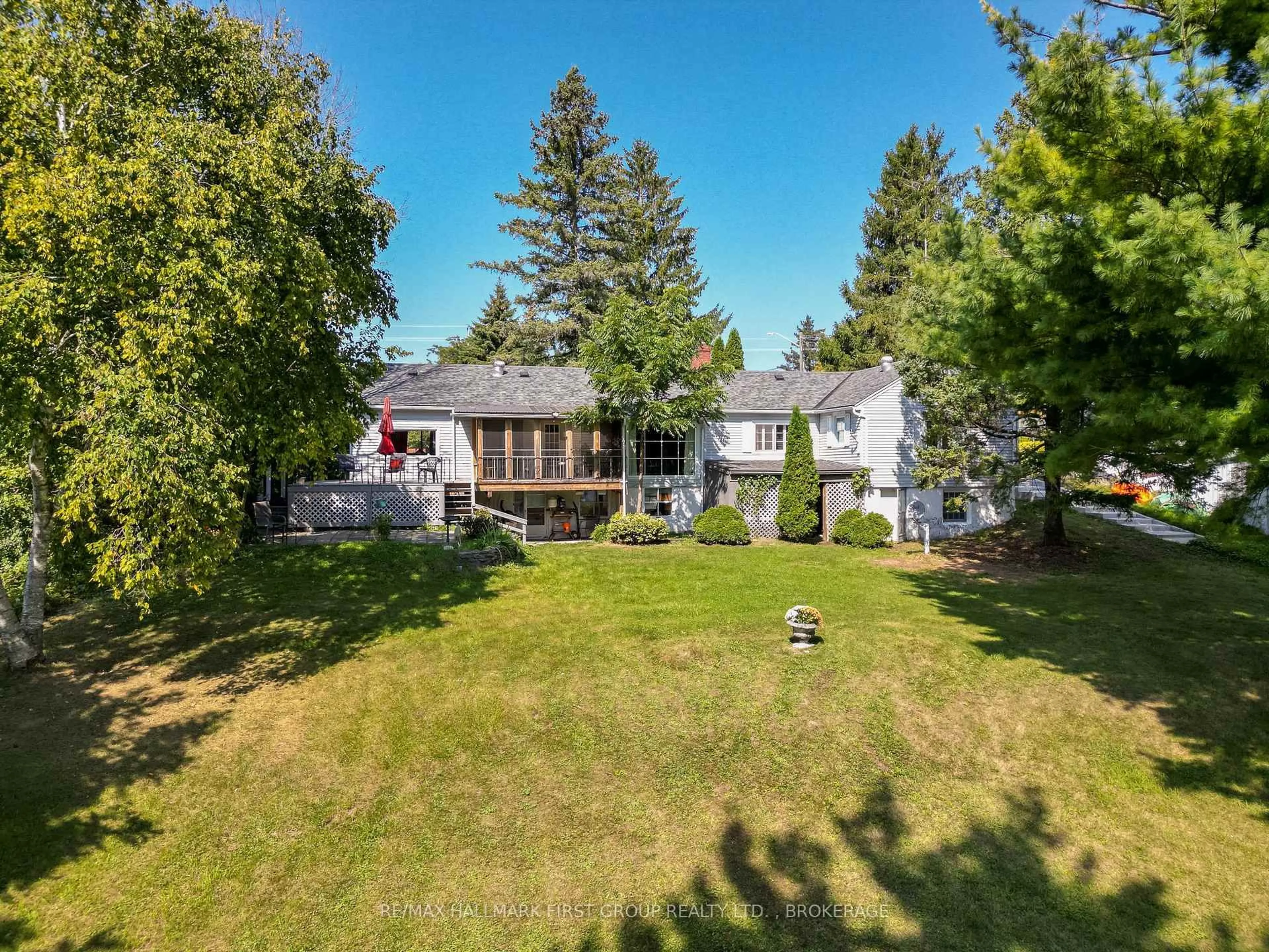 A pic from outside/outdoor area/front of a property/back of a property/a pic from drone, unknown for 366 Dundas St, Greater Napanee Ontario K7R 2B6
