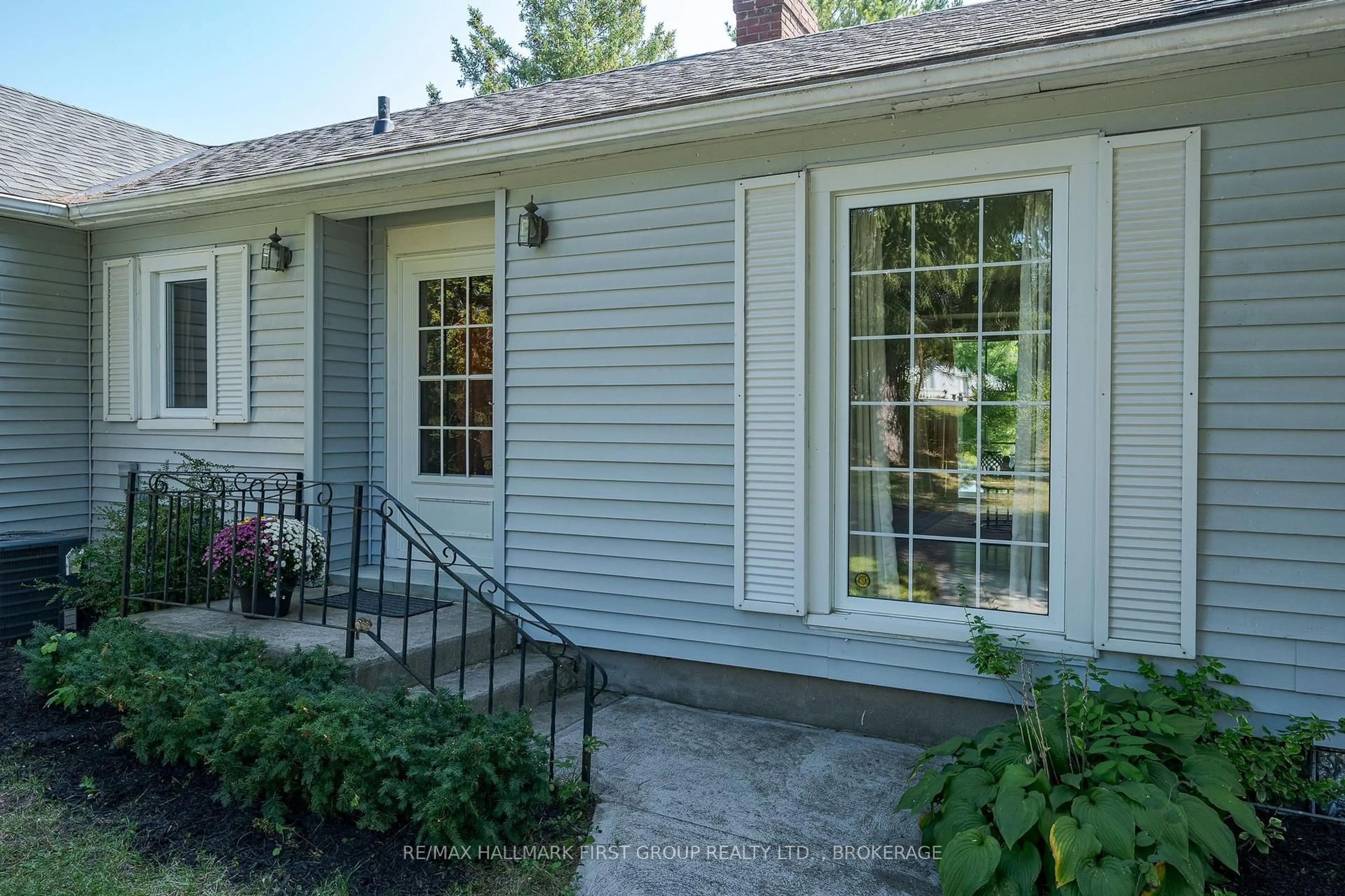 Home with vinyl exterior material, street for 366 Dundas St, Greater Napanee Ontario K7R 2B6