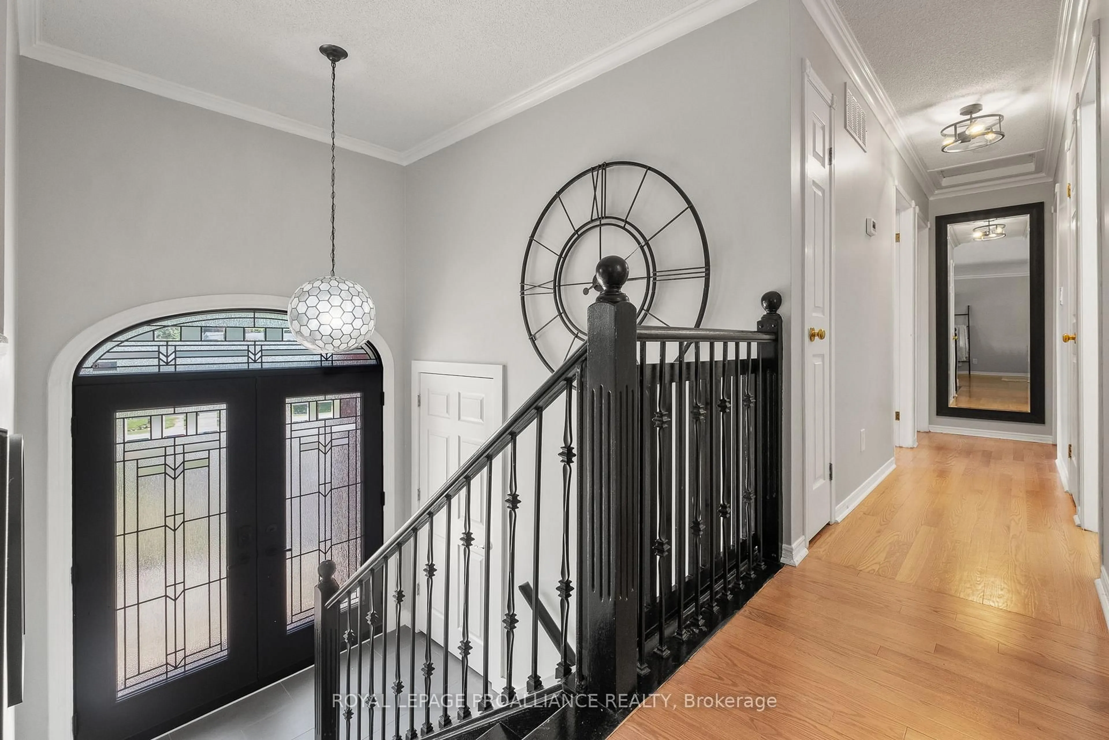 Indoor entryway for 10 Lenore Ave, Hamilton Township Ontario K9A 5M2