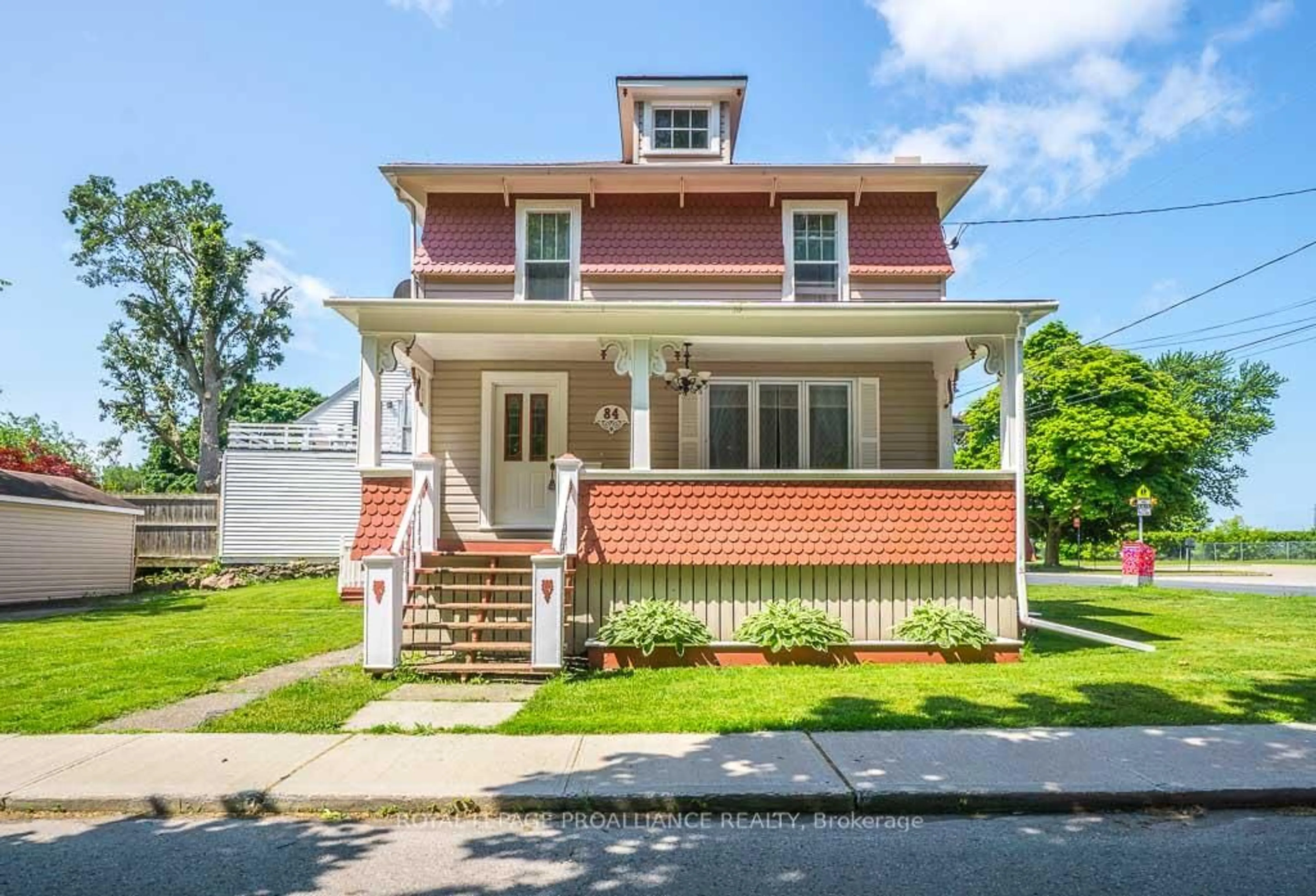 Home with vinyl exterior material, street for 84 Murray St, Brockville Ontario K6V 2X1