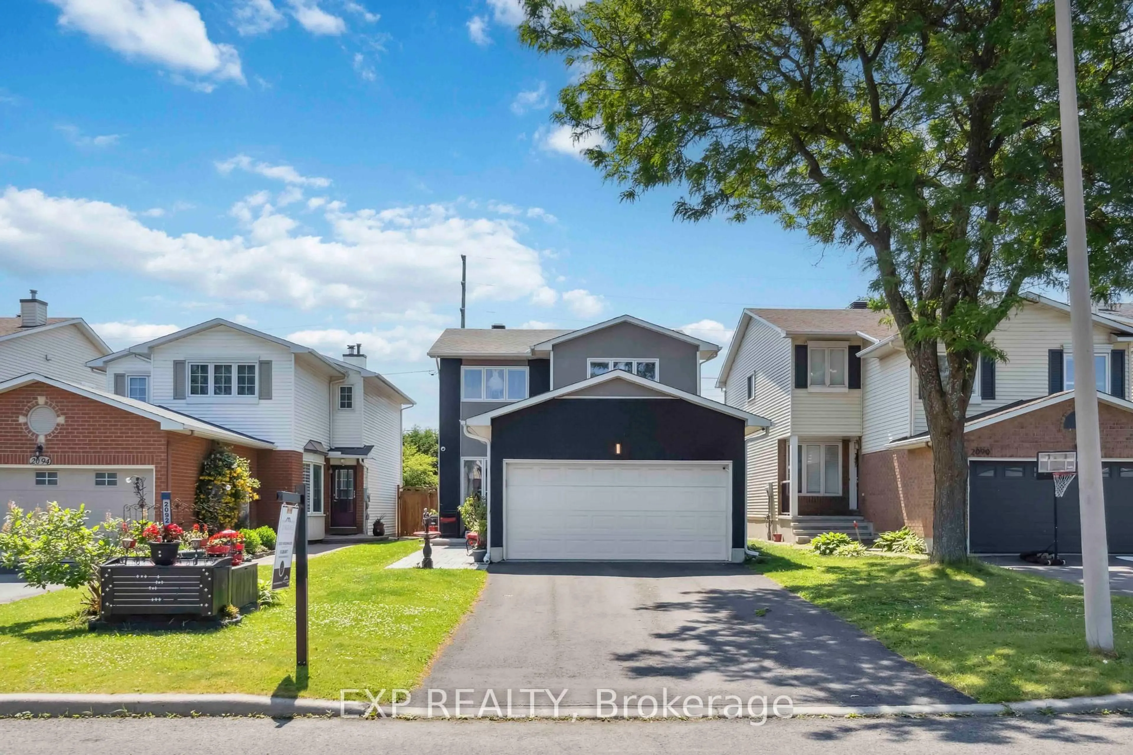 Unknown for 2092 Legrand Cres, Ottawa Ontario K1E 3T6