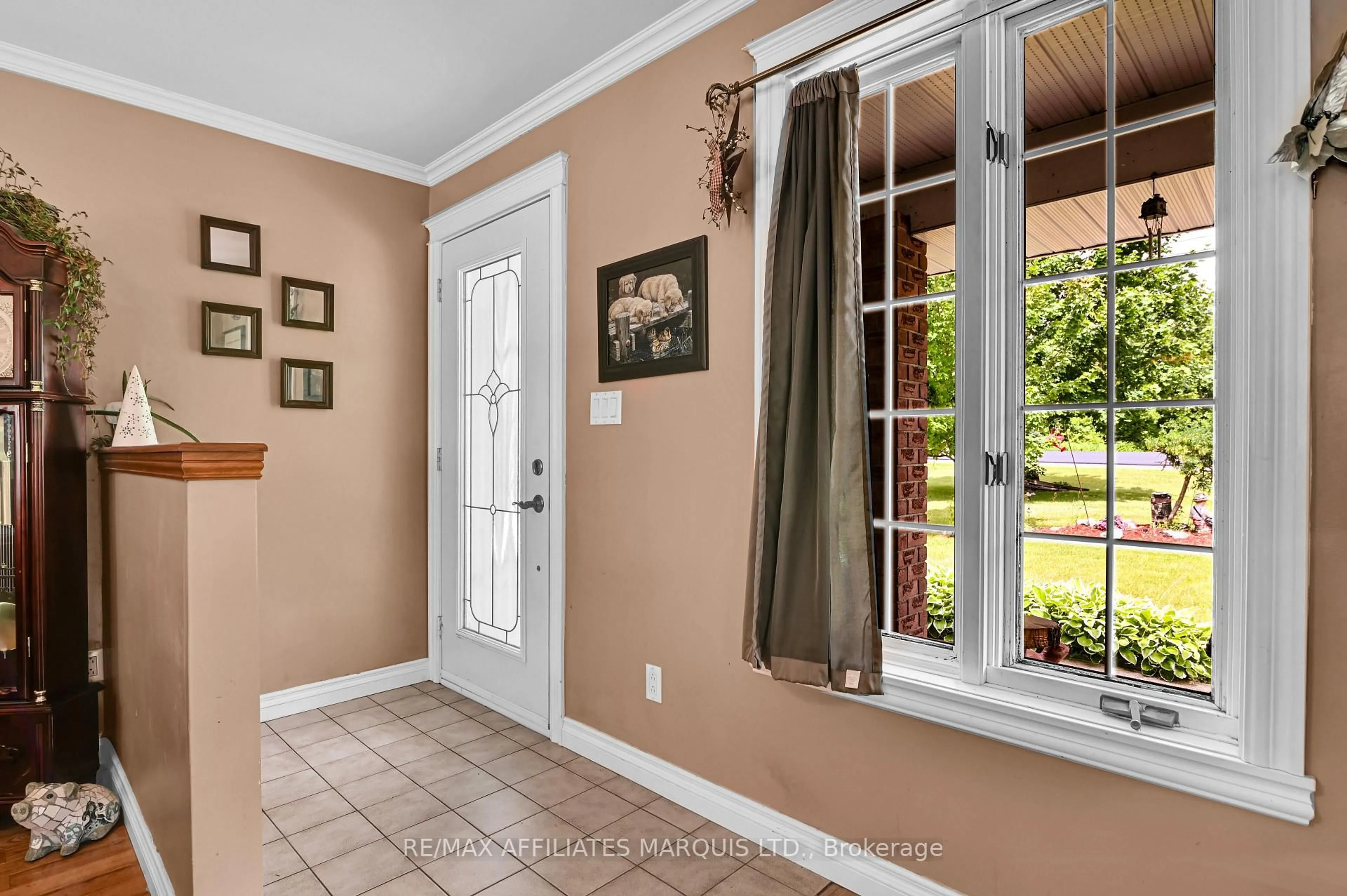 Indoor entryway for 16398 County Road 18 Rd, South Stormont Ontario K0C 1R0