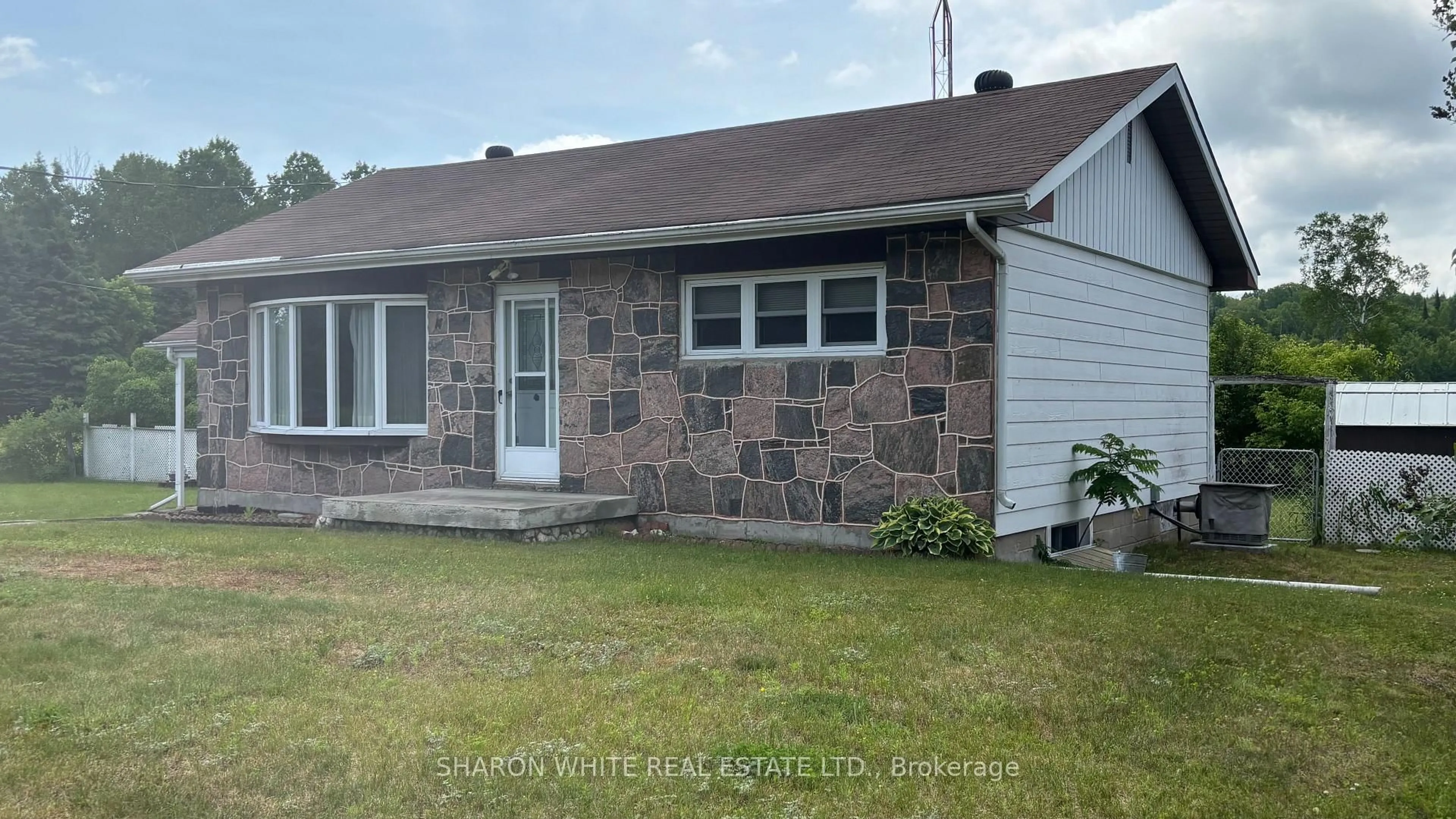 Home with brick exterior material, building for 189 Paudash School Rd, Bancroft Ontario K0L 1C0