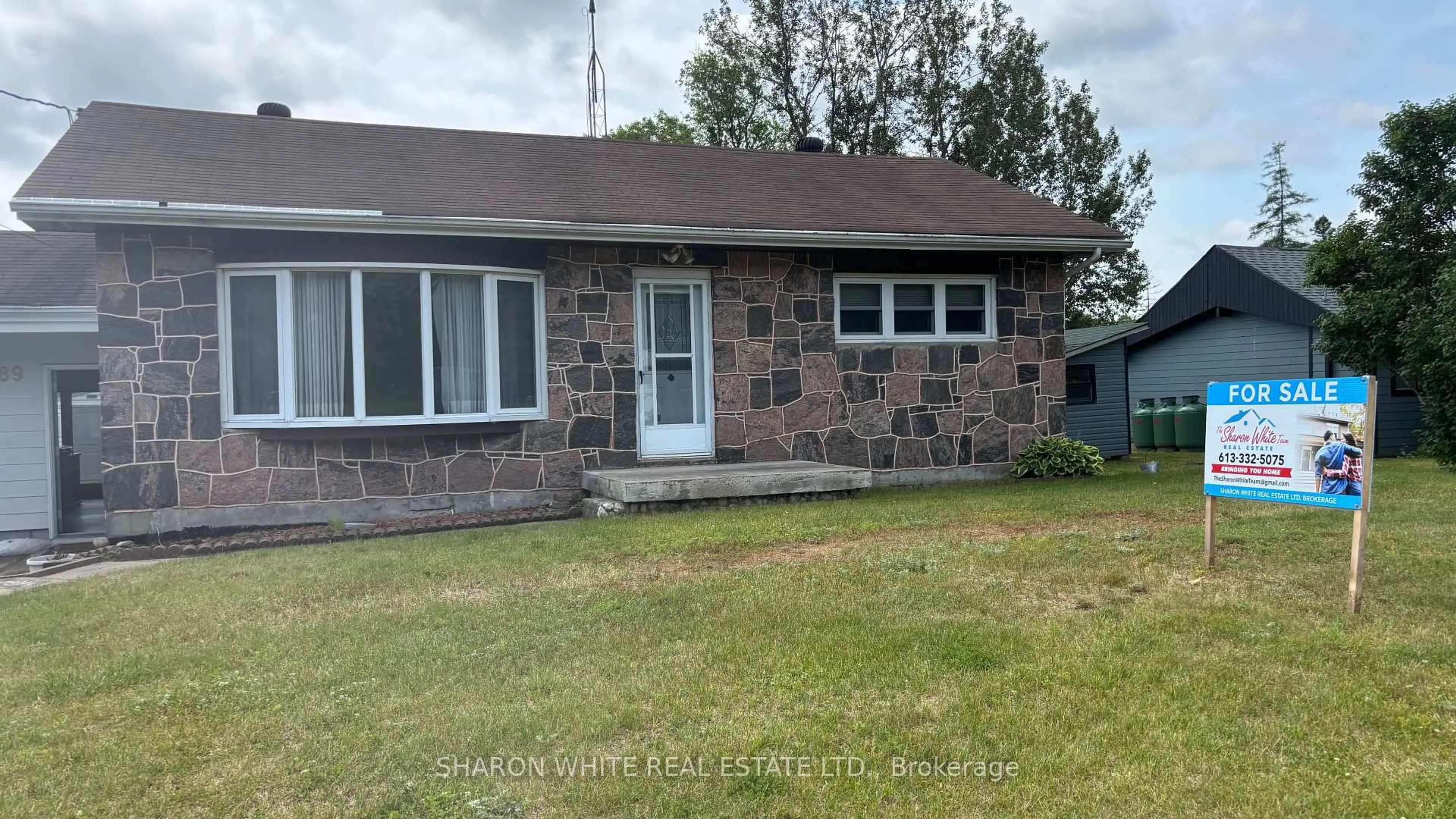 Home with brick exterior material, building for 189 Paudash School Rd, Bancroft Ontario K0L 1C0